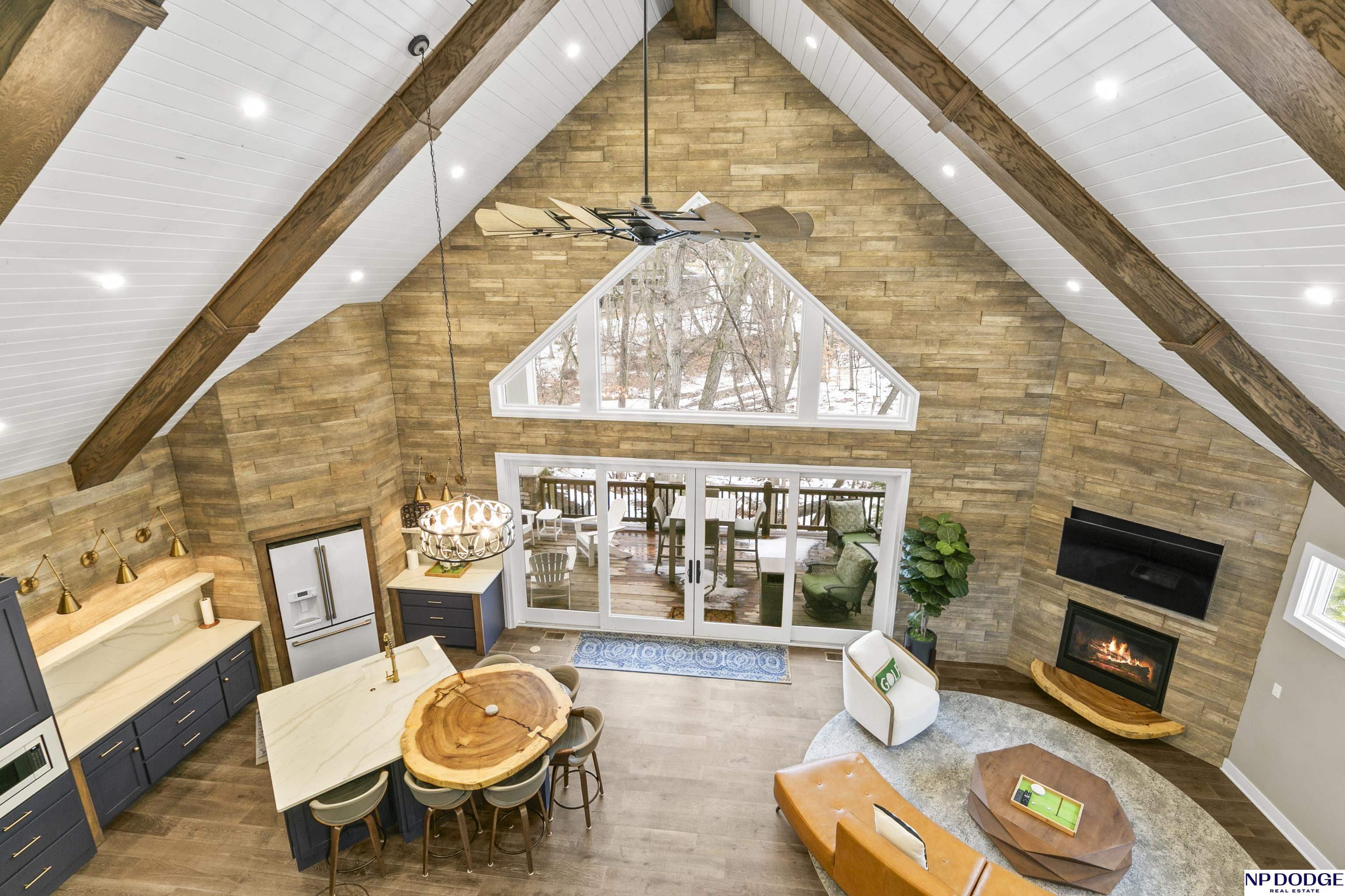 6026 Country Club Oaks Place, Omaha, NE, 68152