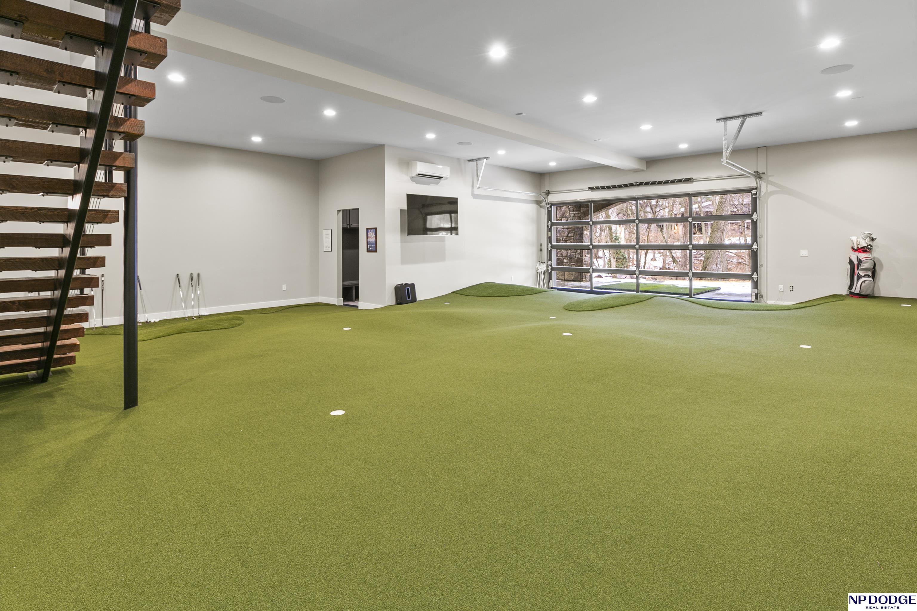 6026 Country Club Oaks Place, Omaha, NE, 68152