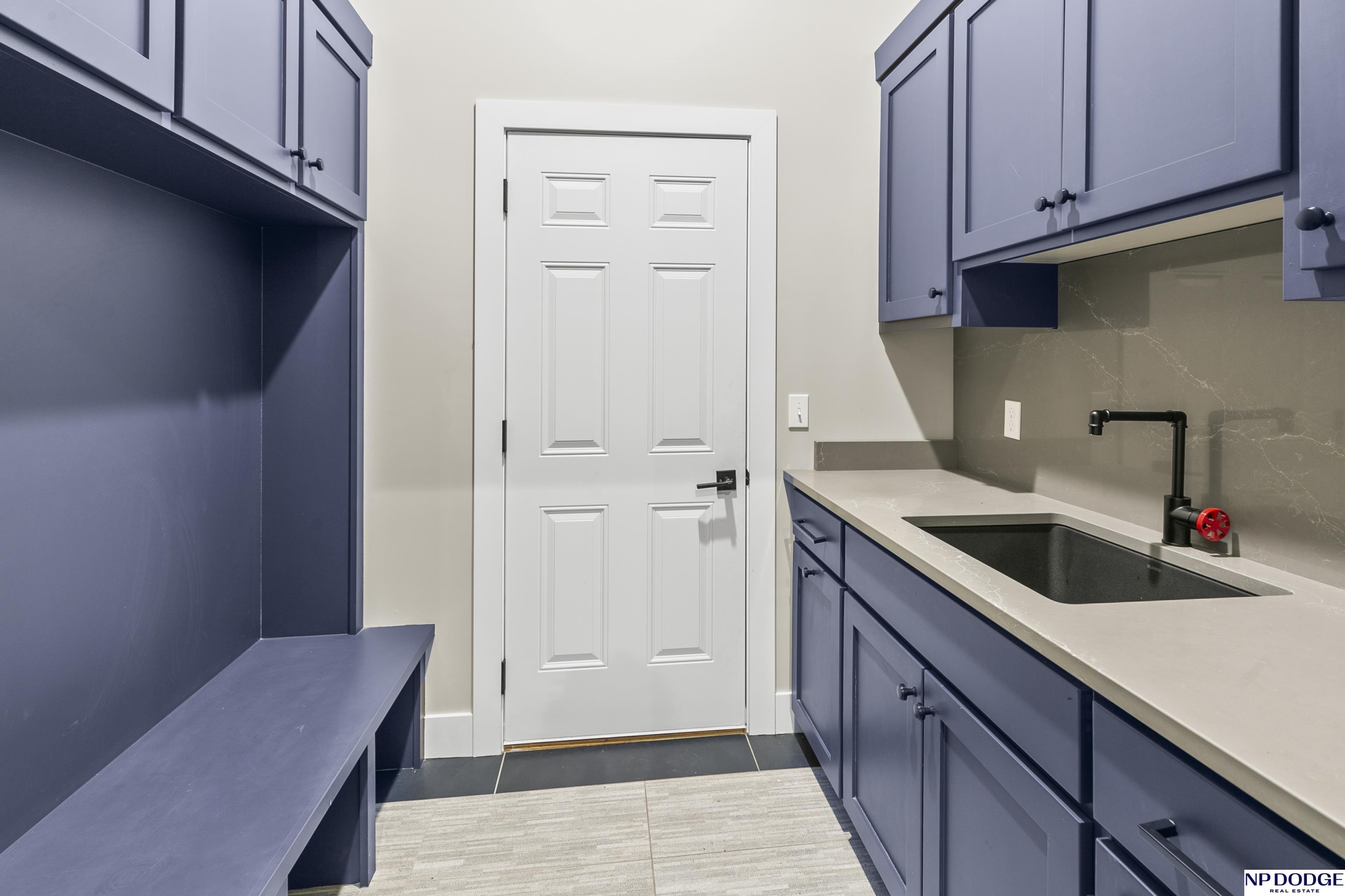 6026 Country Club Oaks Place, Omaha, NE, 68152