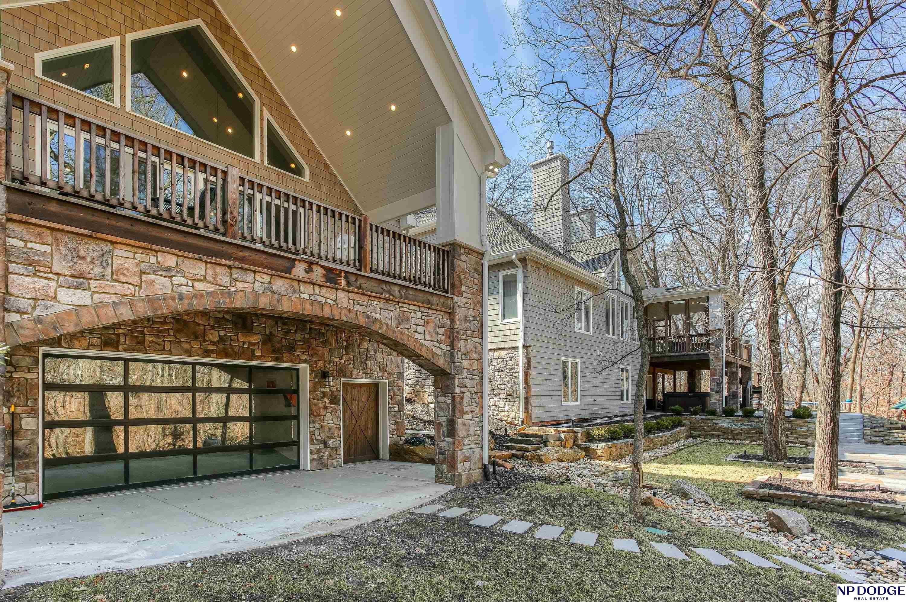 6026 Country Club Oaks Place, Omaha, NE, 68152