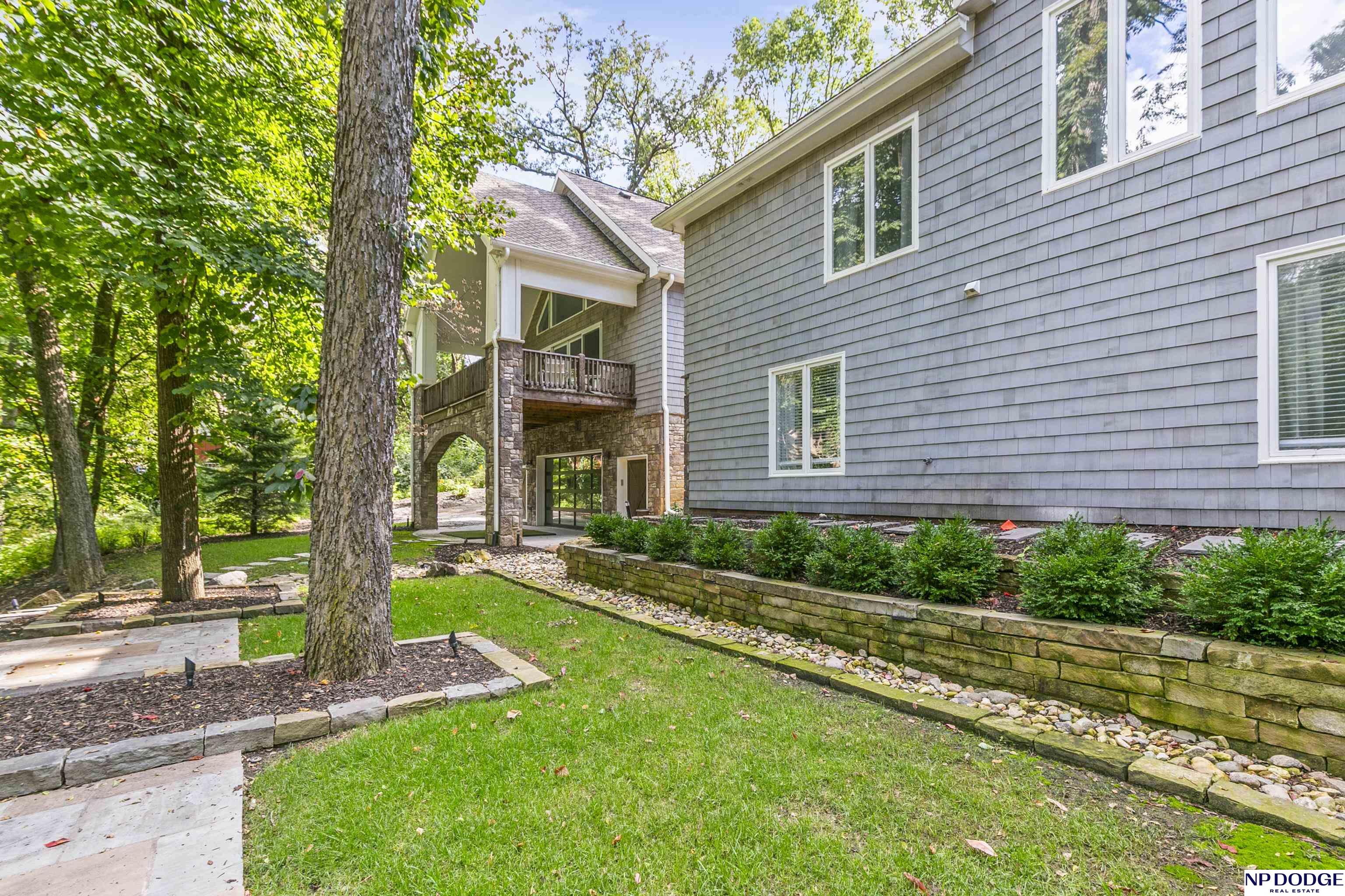 6026 Country Club Oaks Place, Omaha, NE, 68152