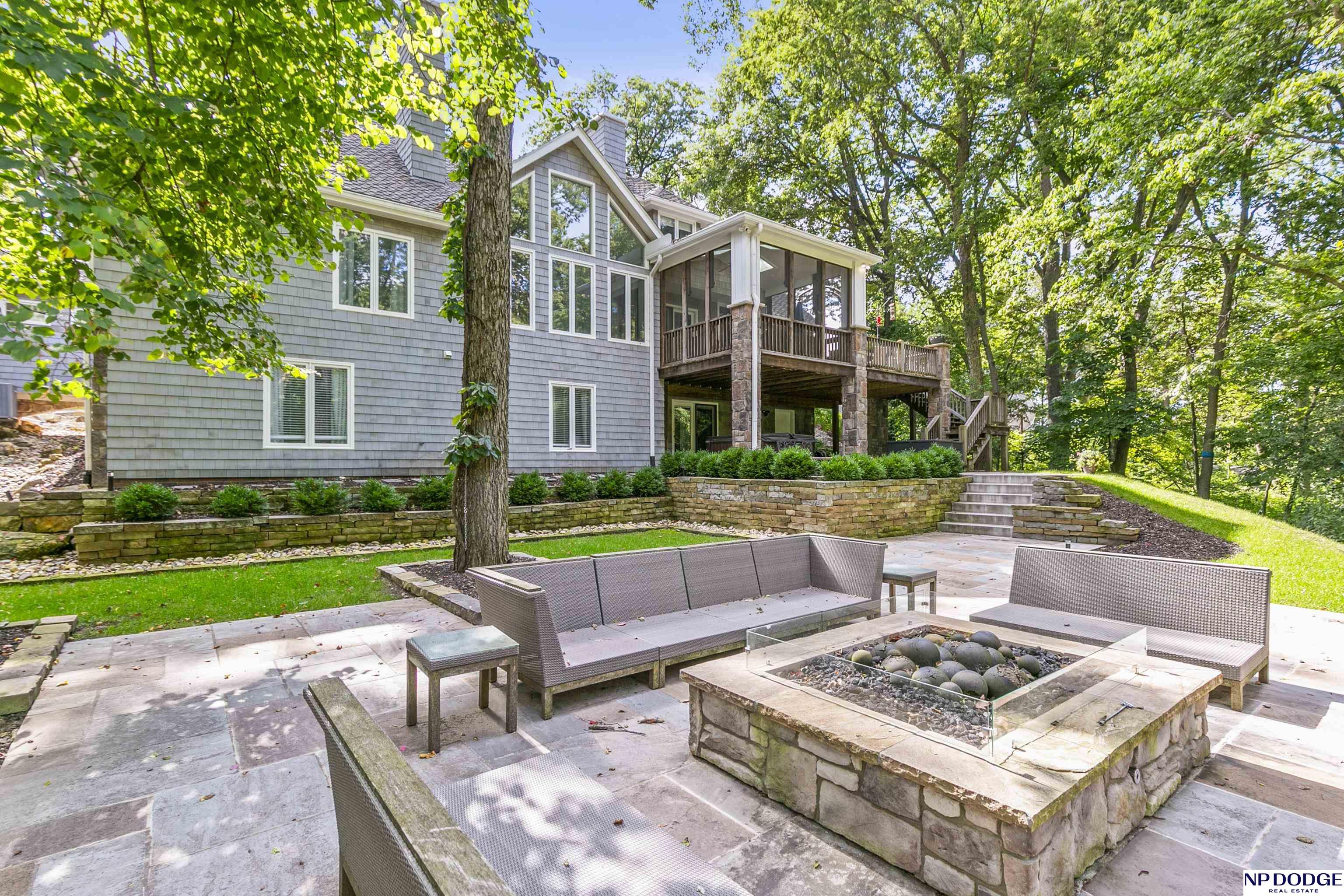 6026 Country Club Oaks Place, Omaha, NE, 68152