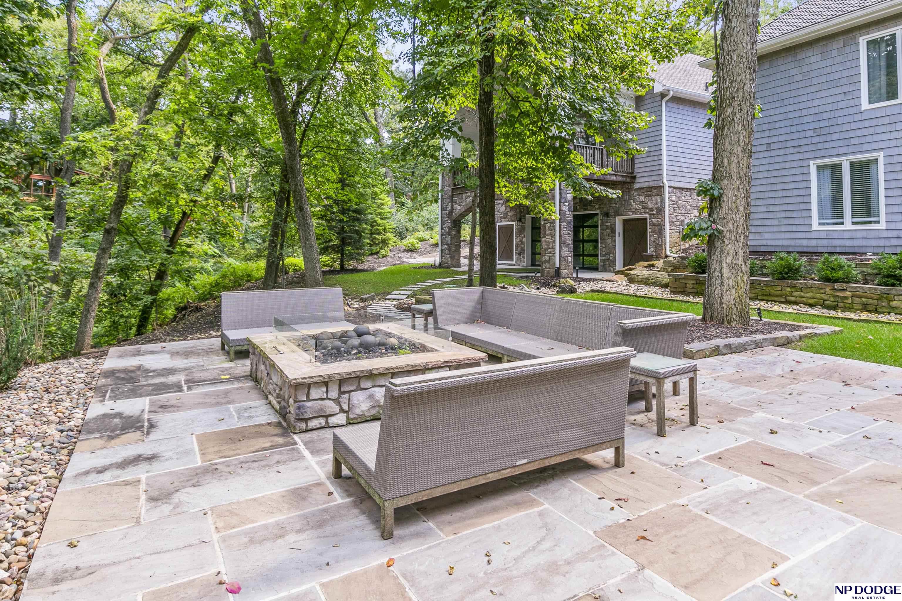 6026 Country Club Oaks Place, Omaha, NE, 68152