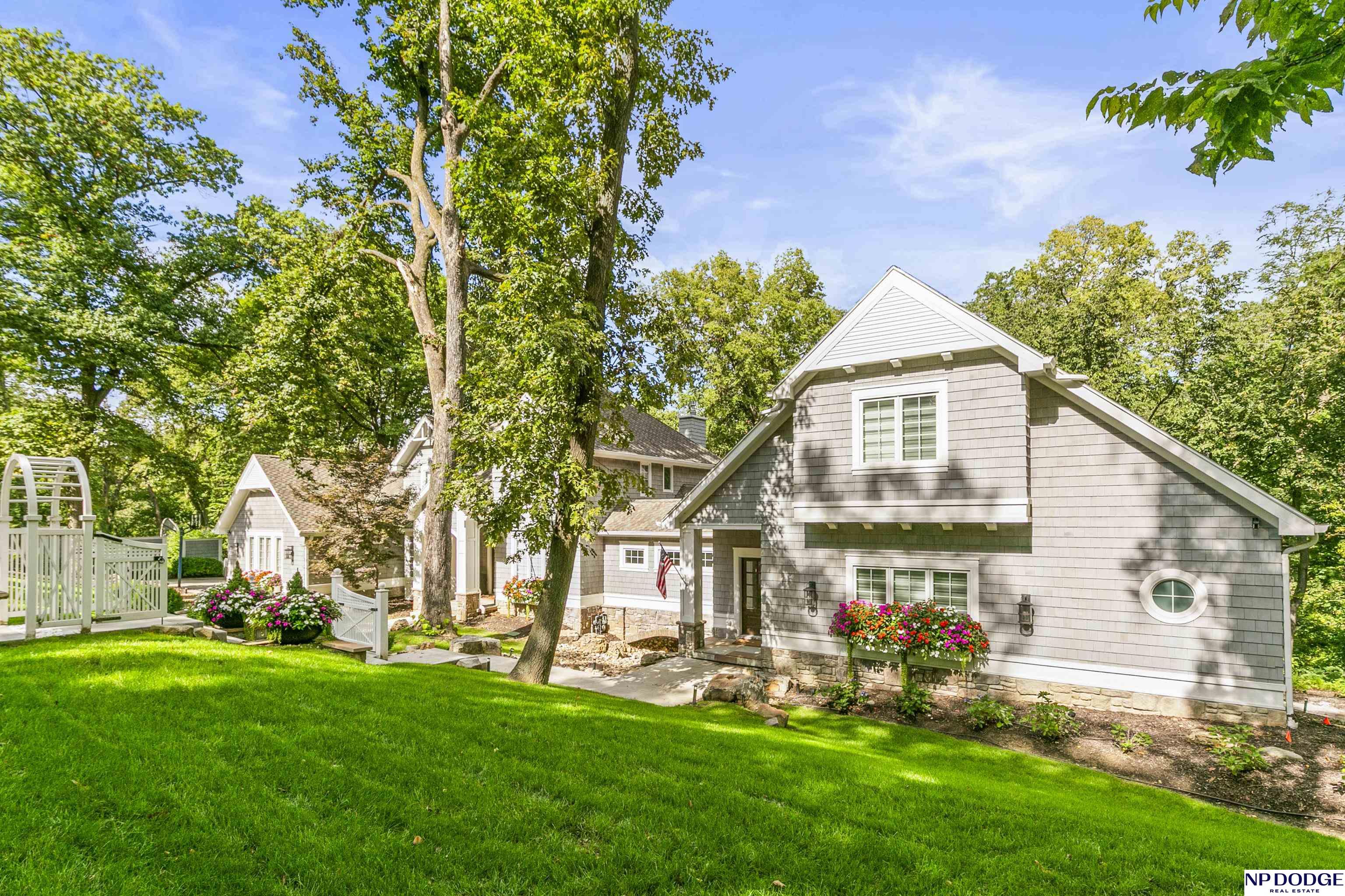 6026 Country Club Oaks Place, Omaha, NE, 68152