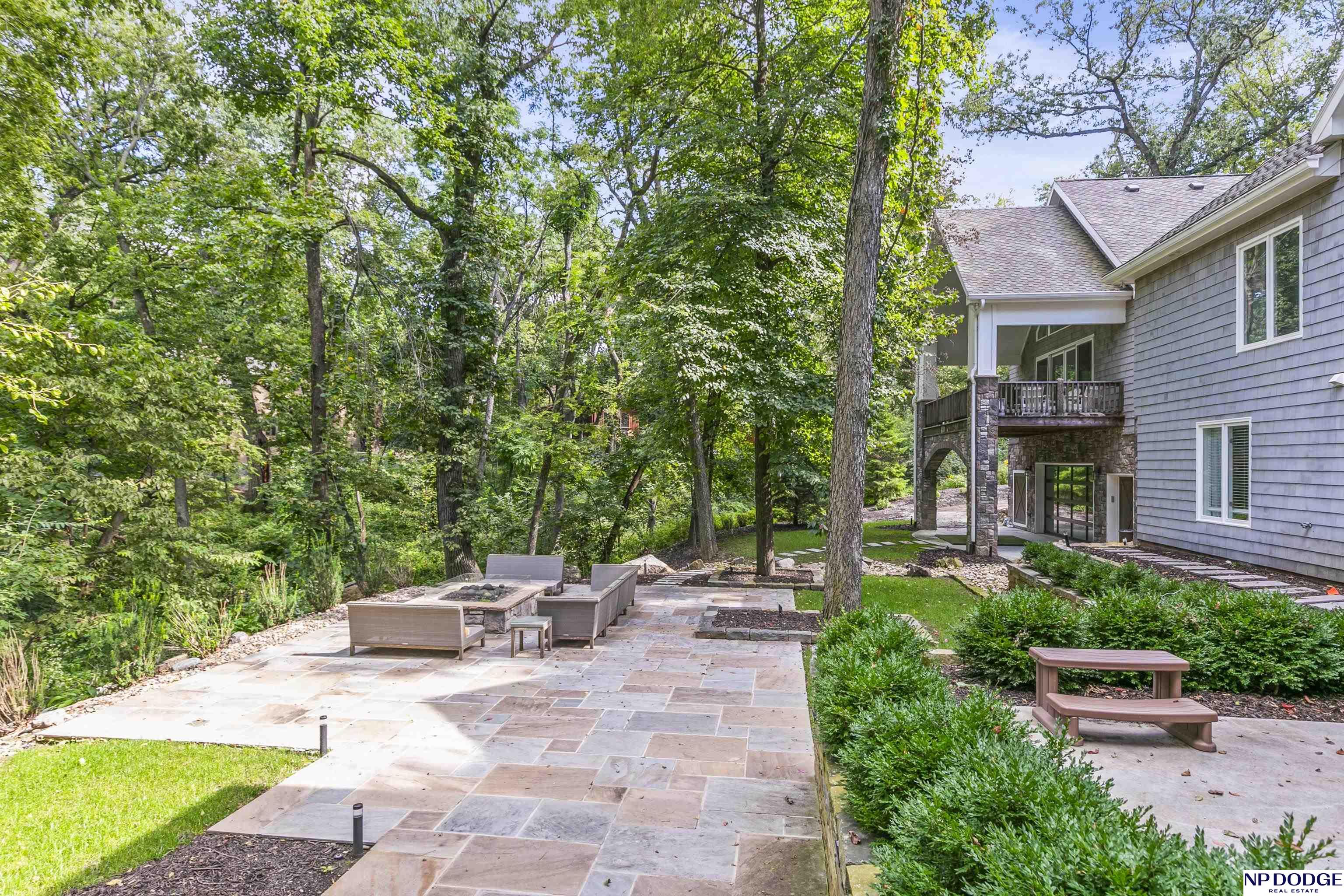 6026 Country Club Oaks Place, Omaha, NE, 68152