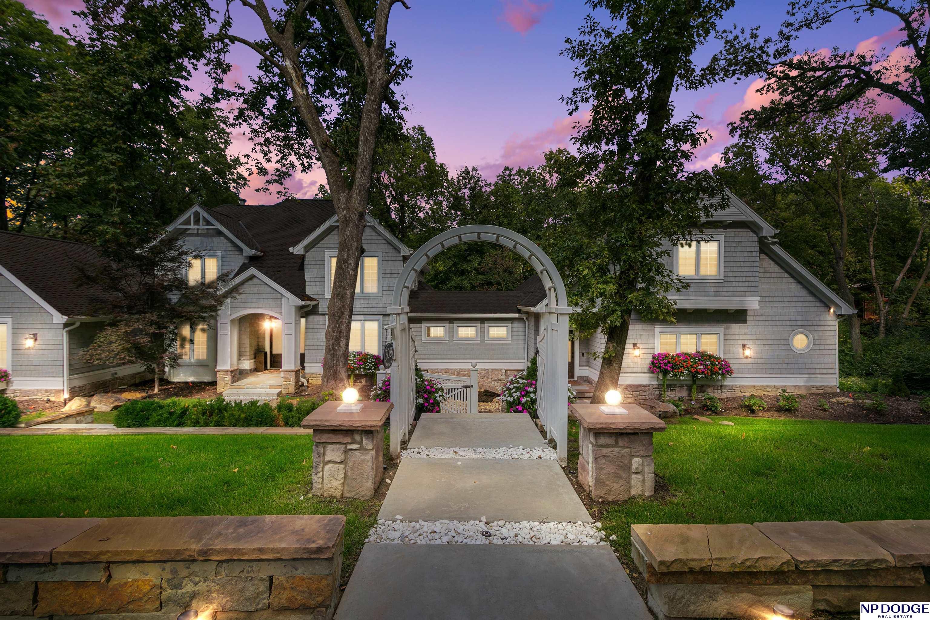 6026 Country Club Oaks Place, Omaha, NE, 68152