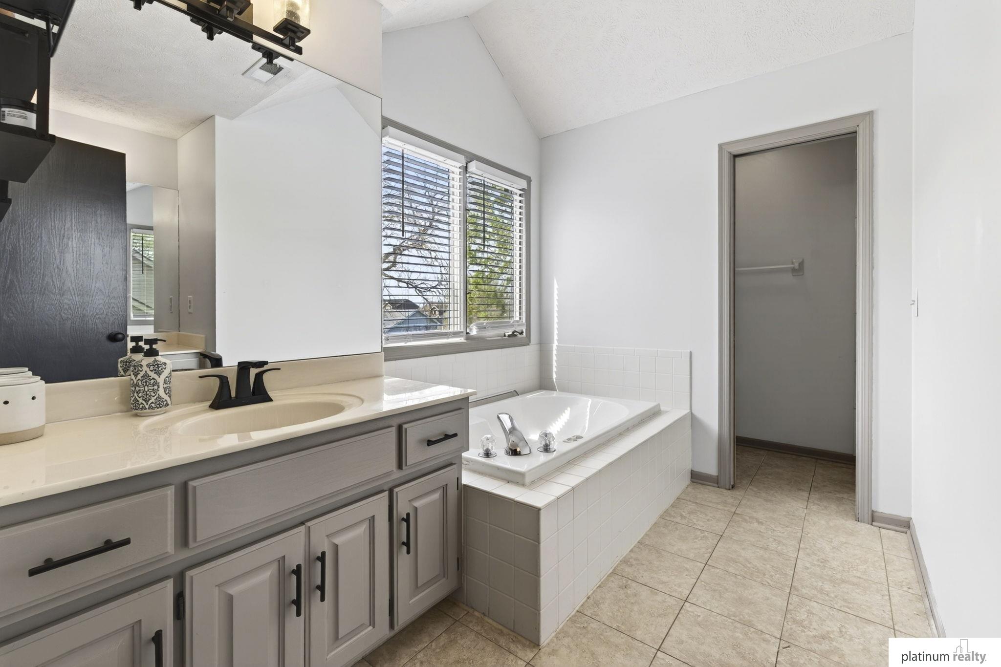 4504 Mark Street, Papillion, NE, 68133