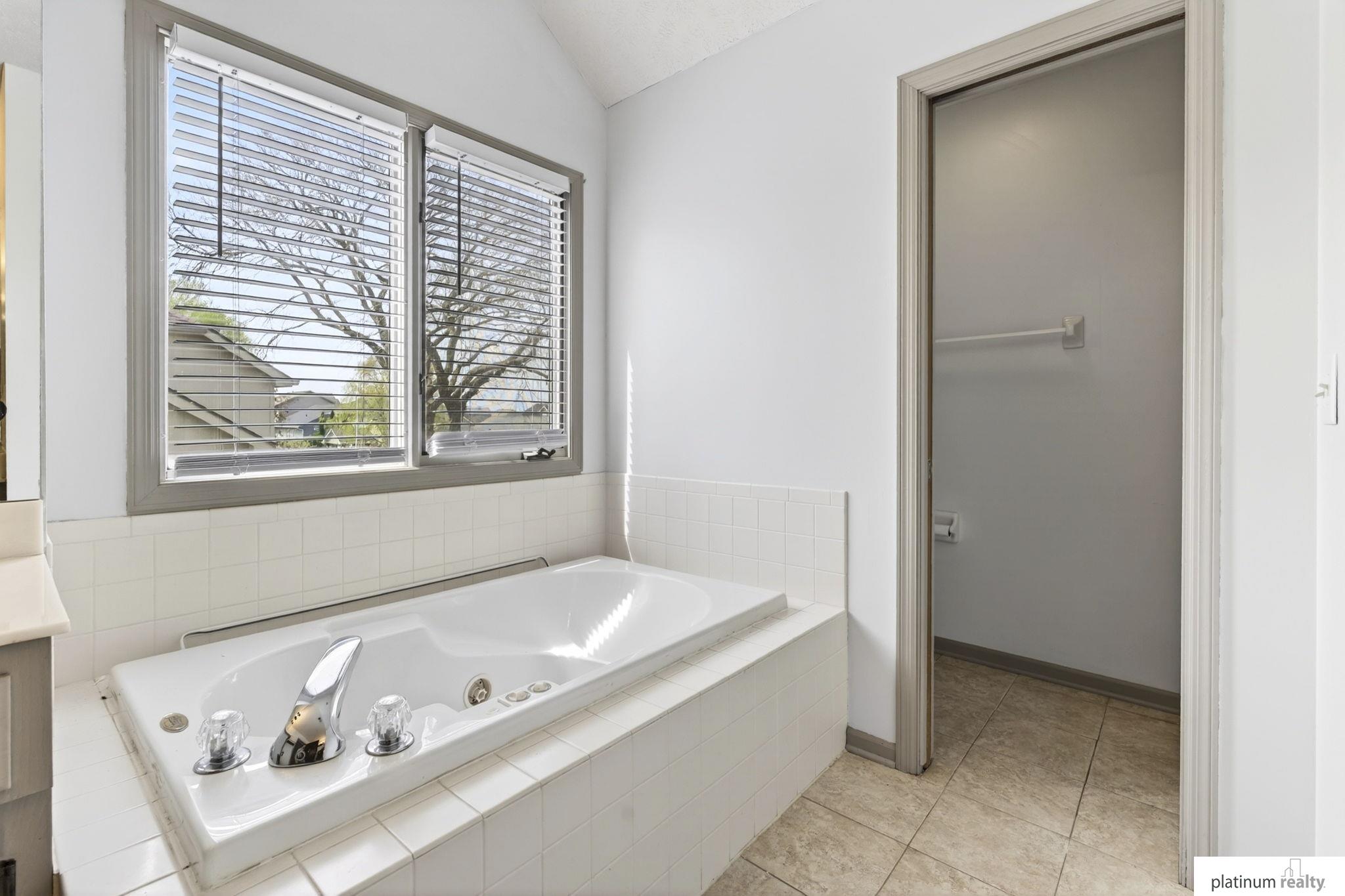 4504 Mark Street, Papillion, NE, 68133