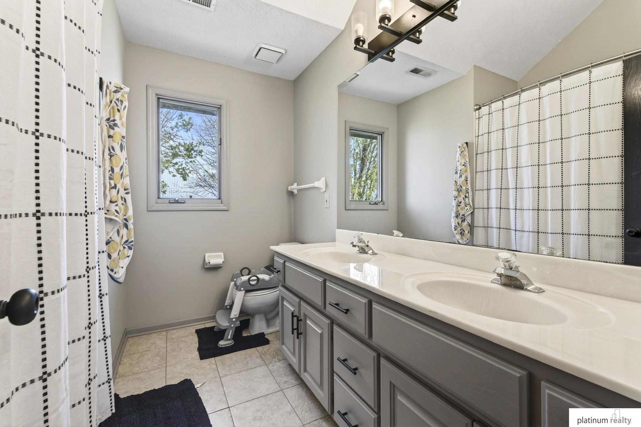 4504 Mark Street, Papillion, NE, 68133