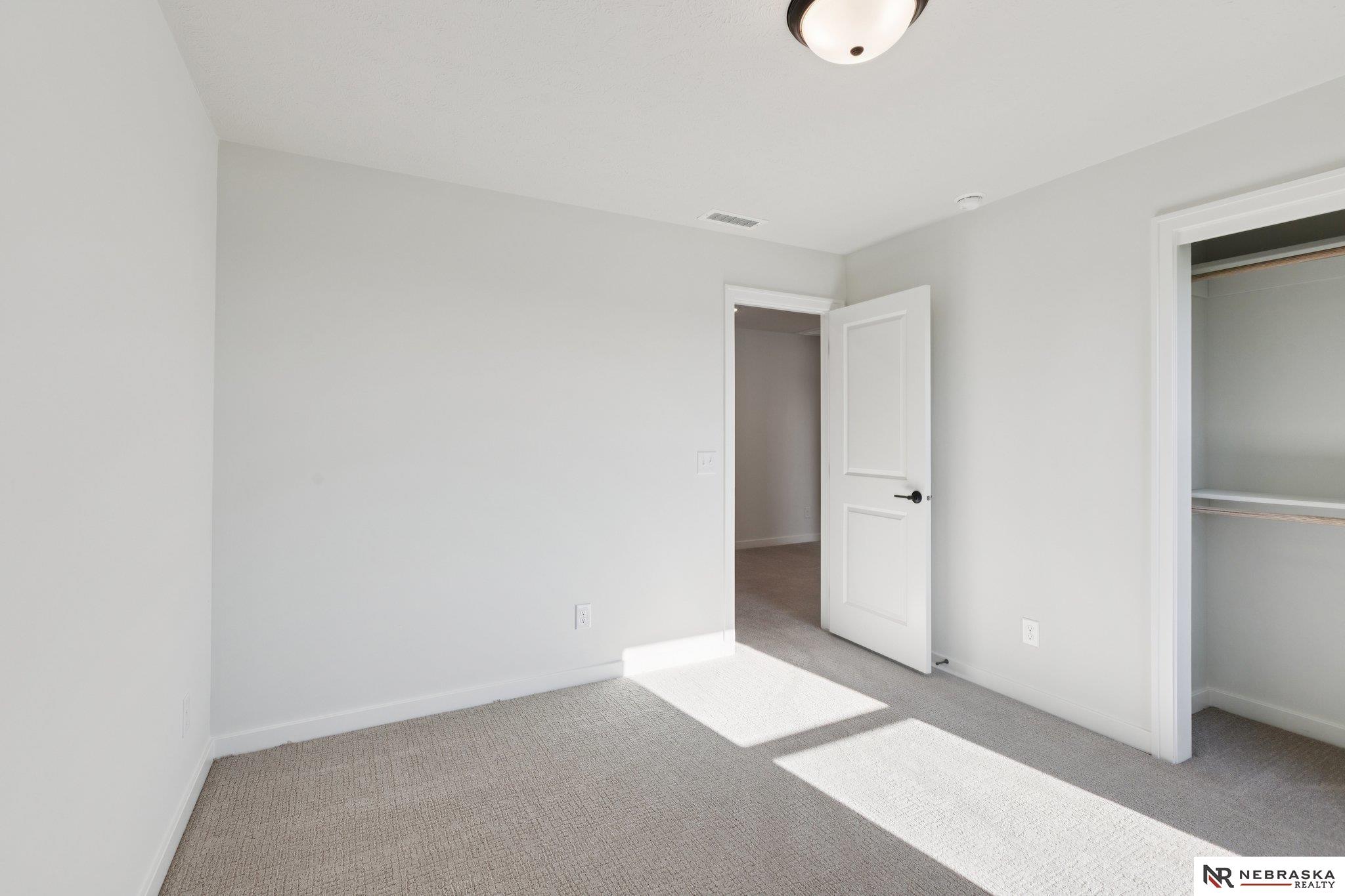 12406 89th Avenue, Papillion, NE, 68046