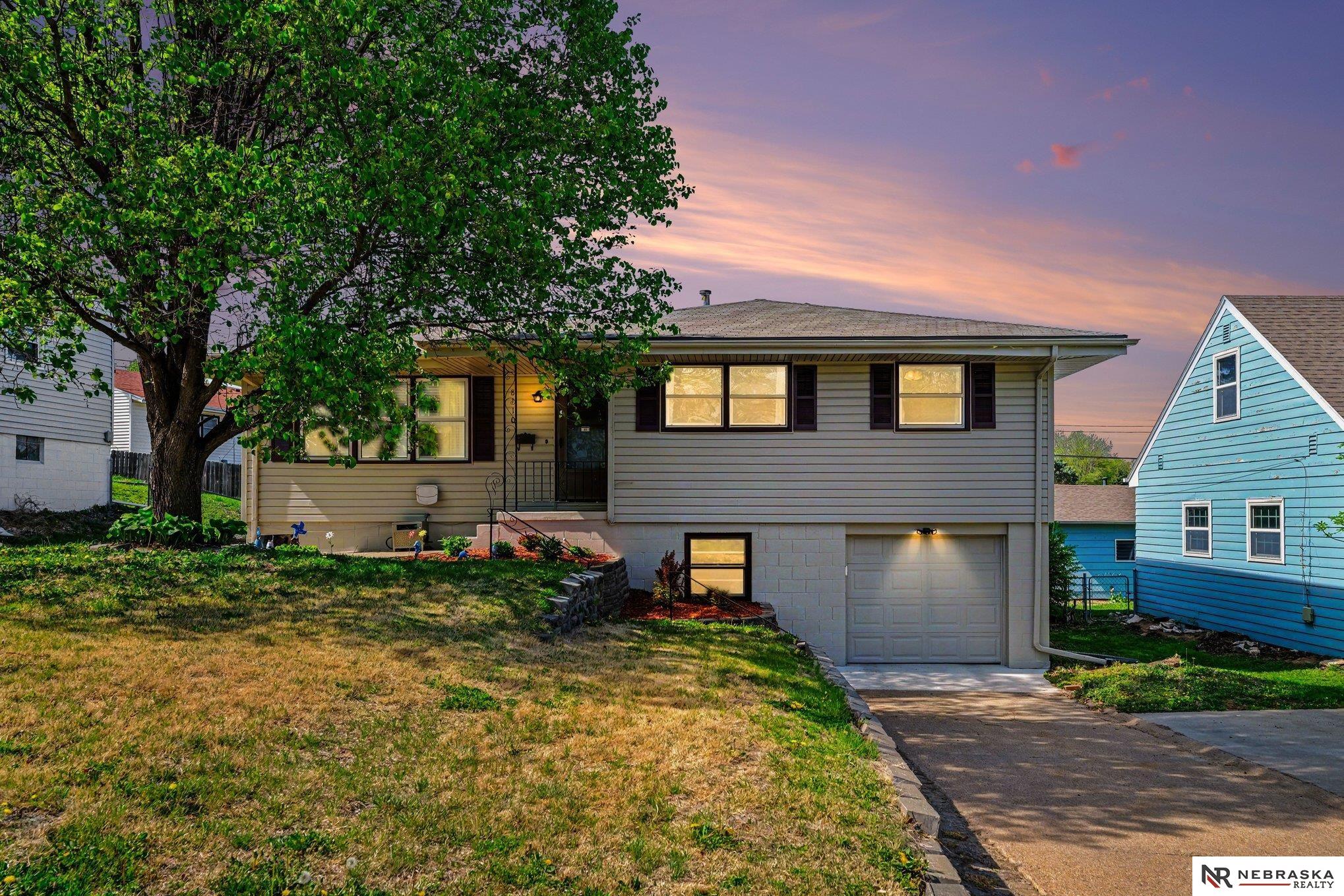 8110 Bowie Drive, Omaha, NE, 68114