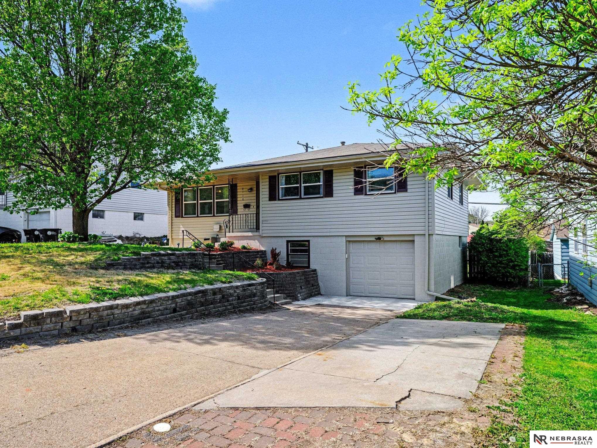 8110 Bowie Drive, Omaha, NE, 68114