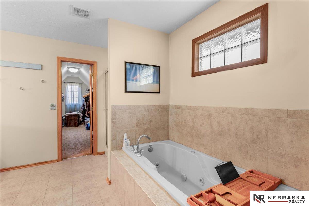 19315 Nina Circle, Omaha, NE, 68130