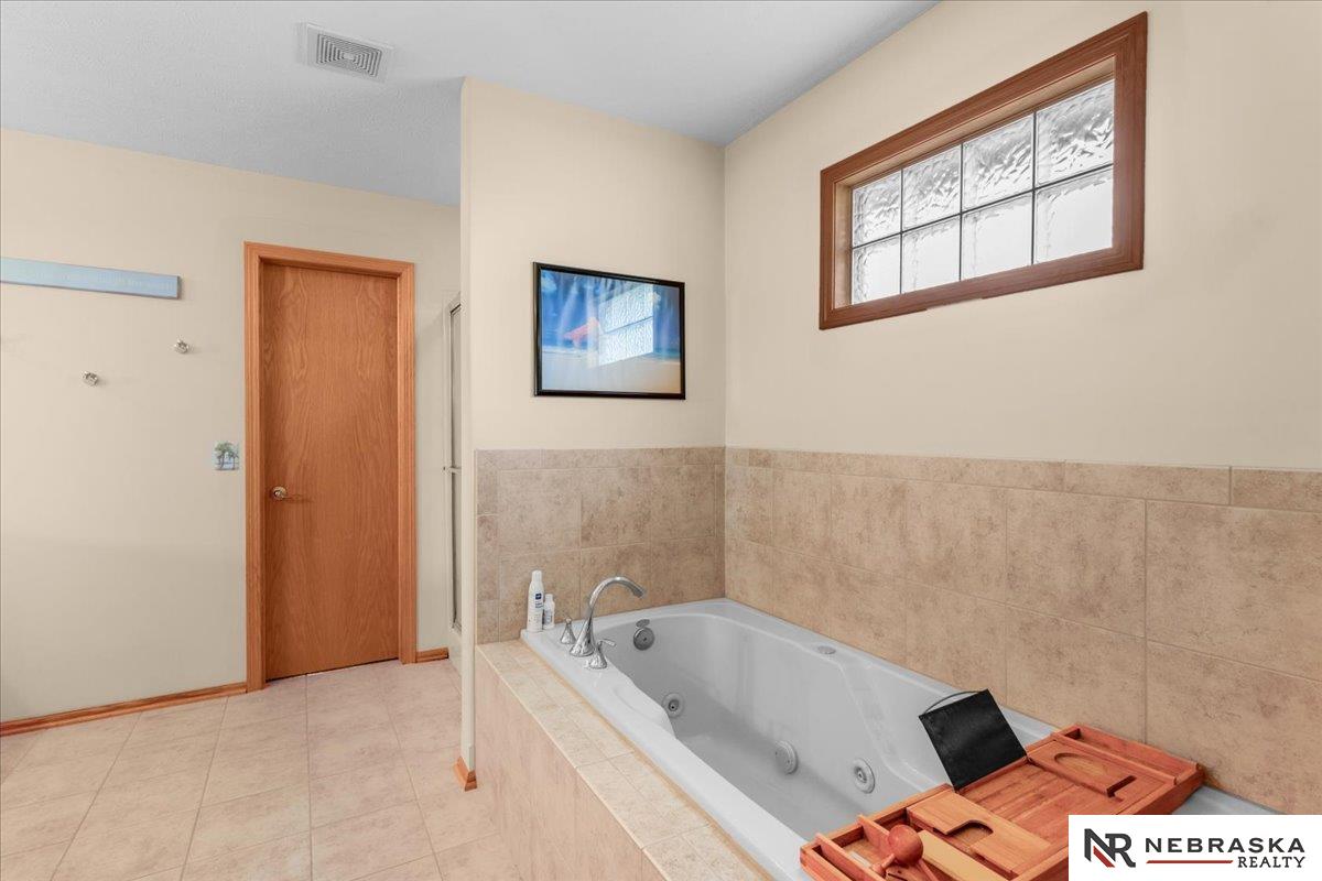 19315 Nina Circle, Omaha, NE, 68130