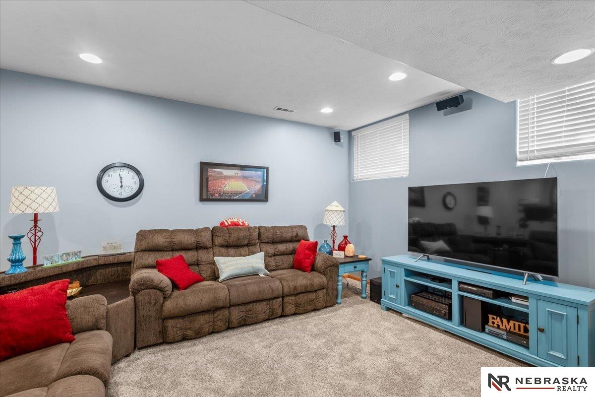 19315 Nina Circle, Omaha, NE, 68130