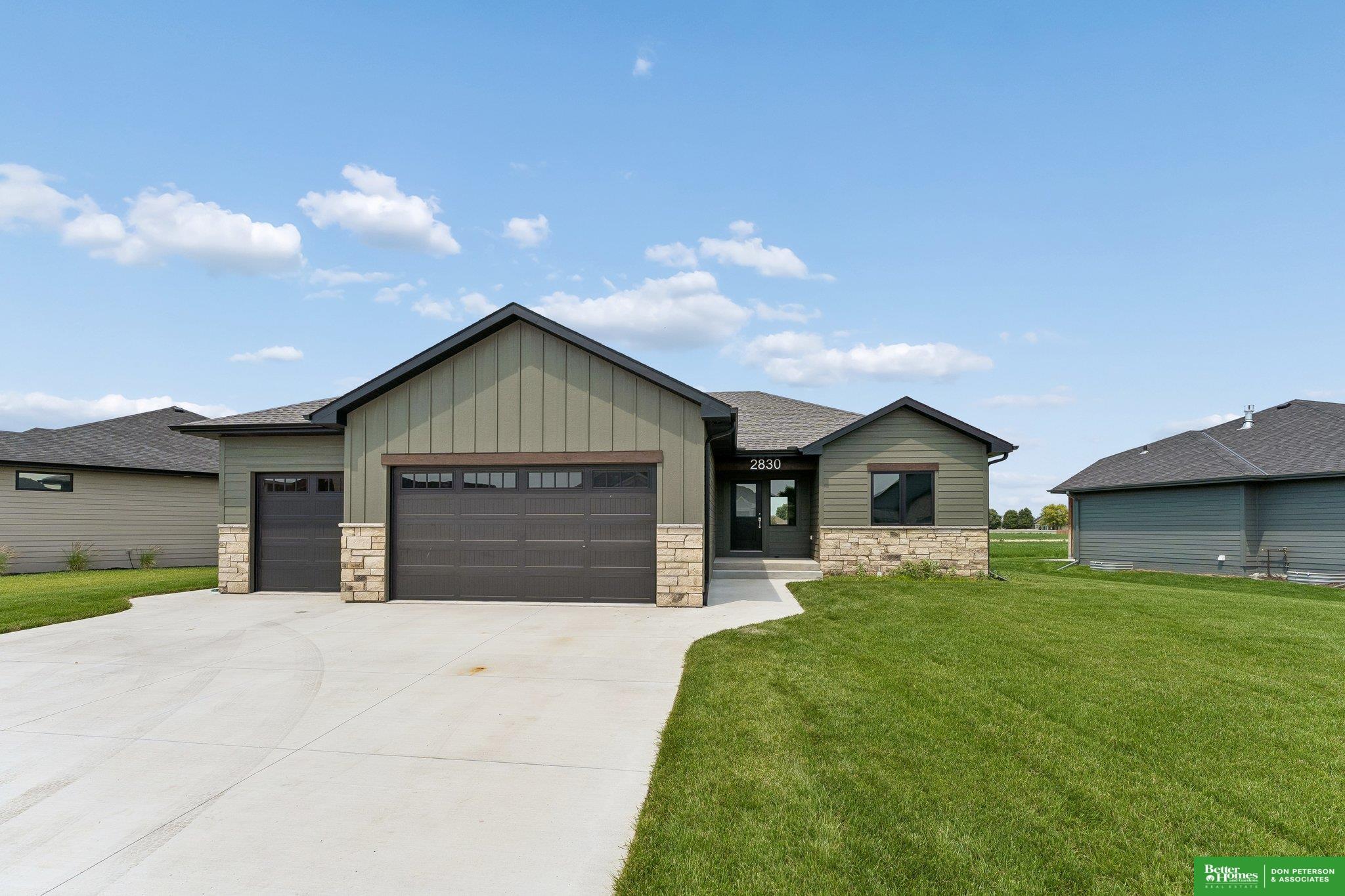 2830 Peterson Avenue, Fremont, NE 68025 — MLS #22611665 — photo 2 of 32
