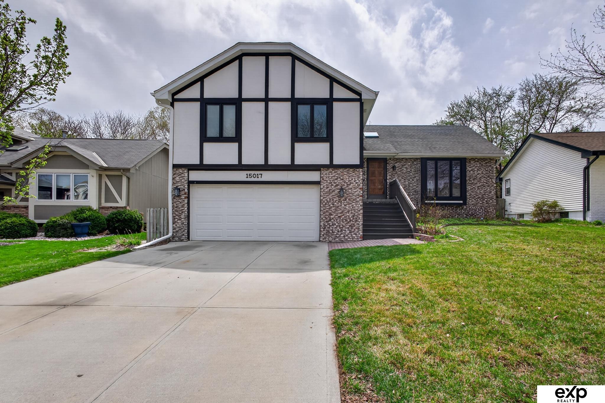 Photo of 15017 Pepperwood Drive Omaha NE 68154