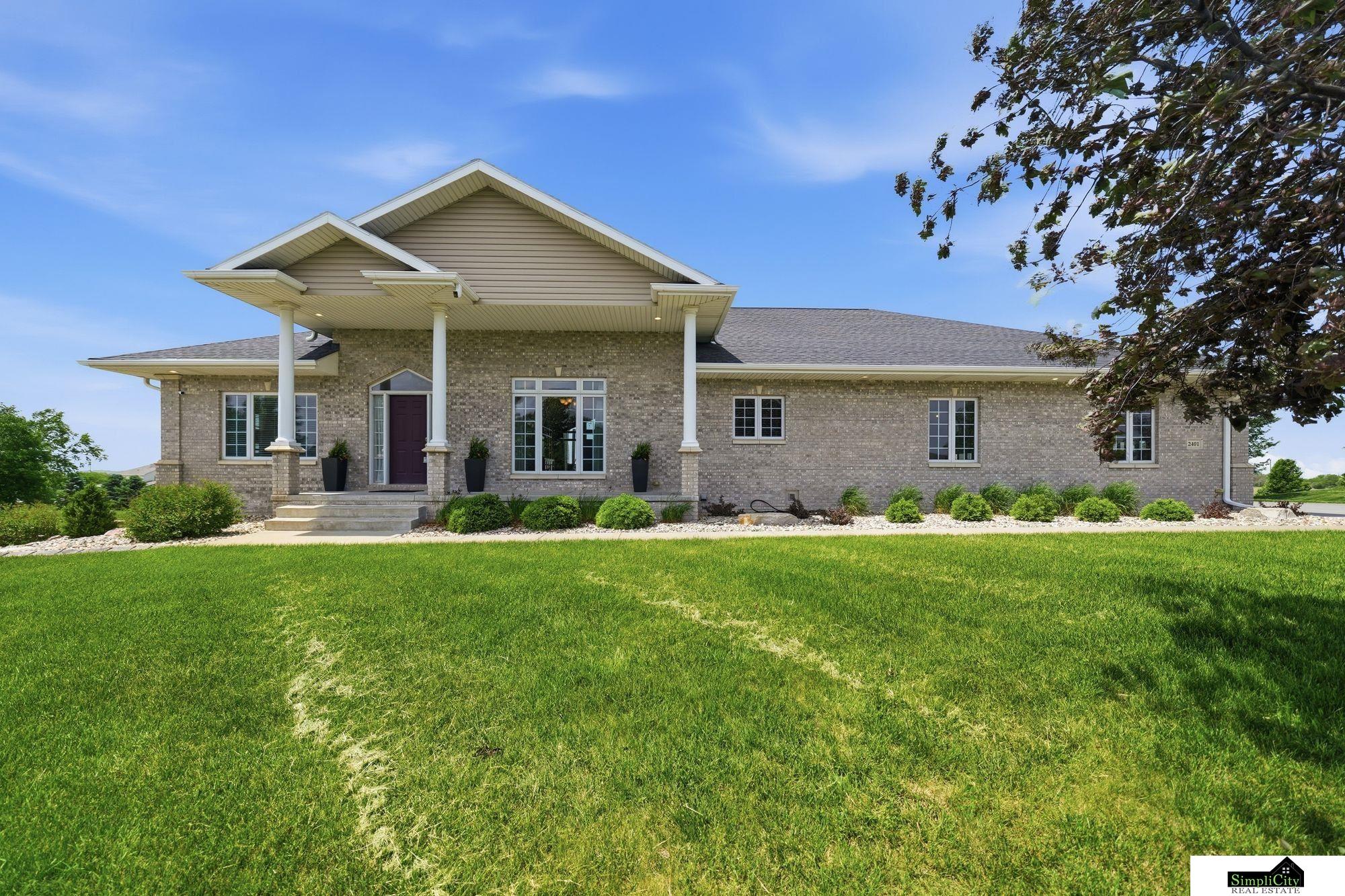 FEATURED LISTINGS