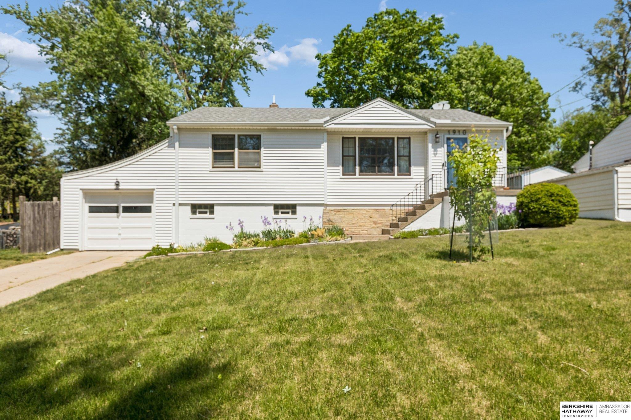 Photo of 1910 Lindyview Lane Bellevue NE 68005