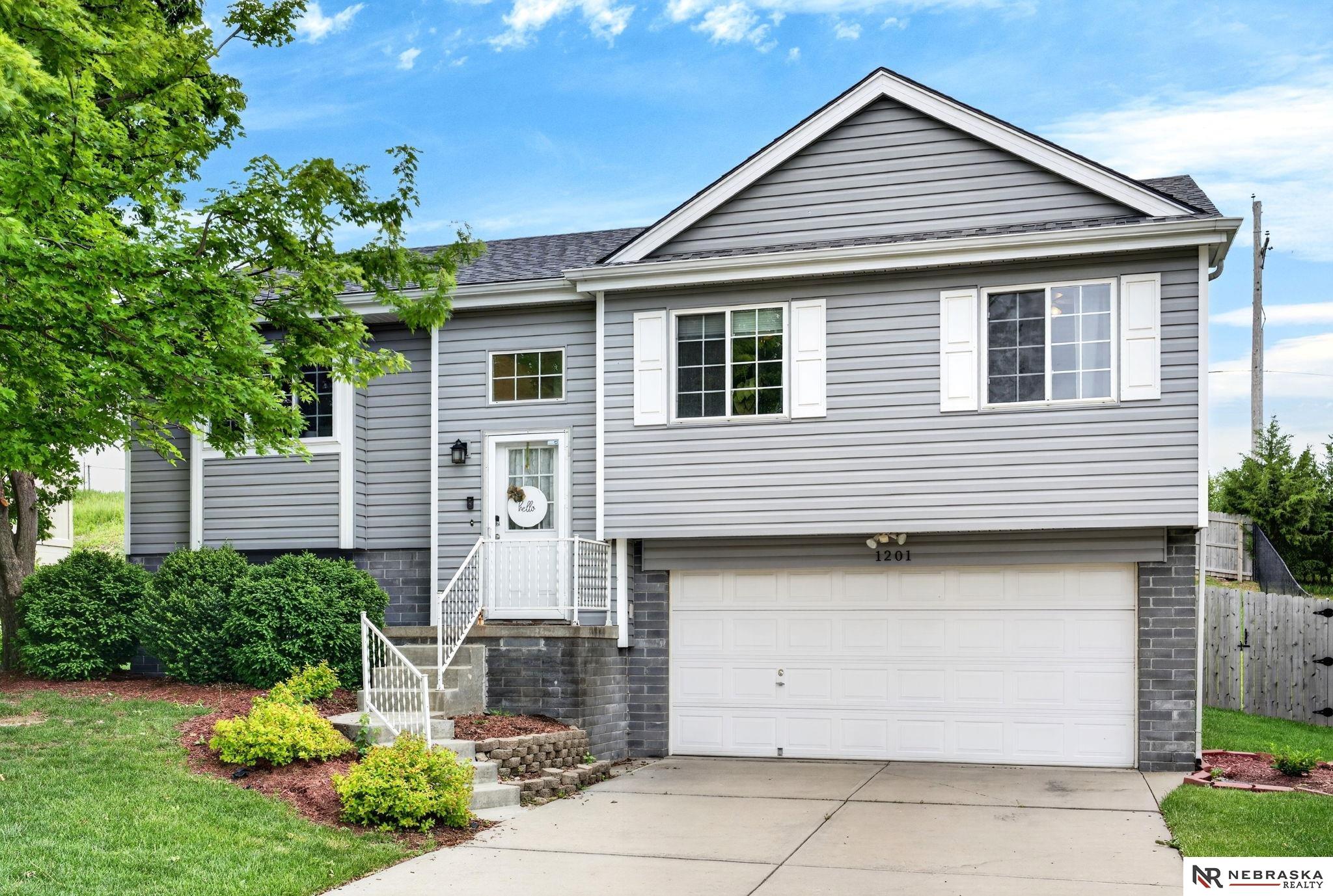 1201 Devon Drive, Papillion