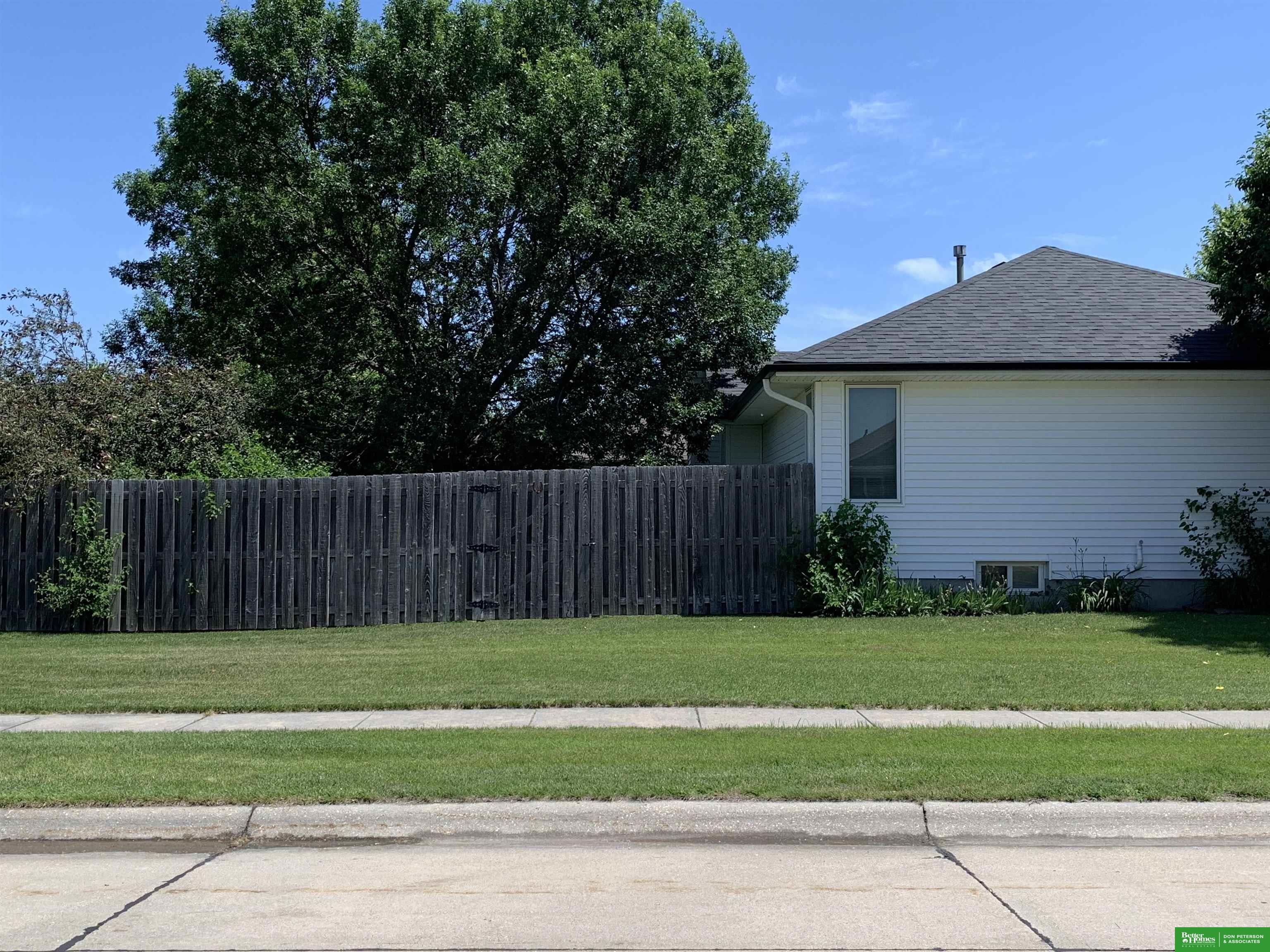 1552 Brewer Drive, Fremont, NE 68025 — MLS #22616202 — photo 18 of 24