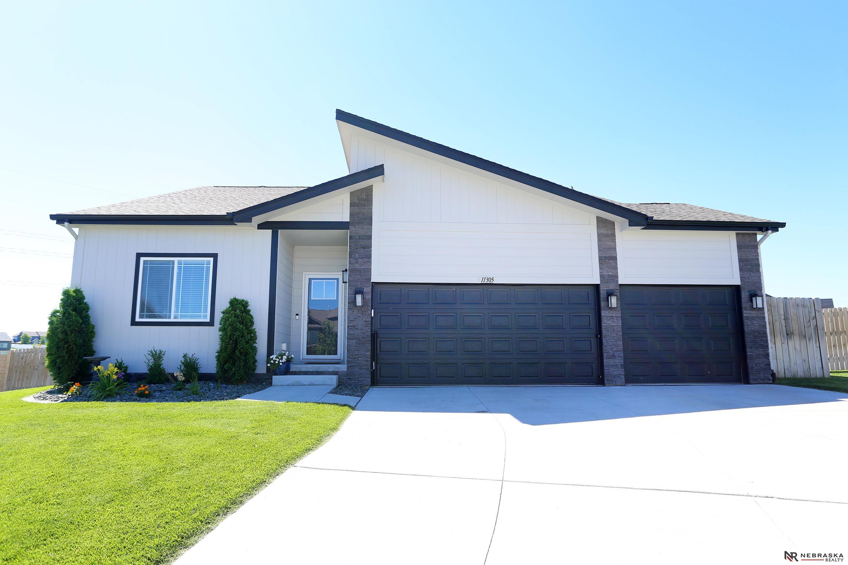 Photo of 11305 Horizon Circle Papillion NE 68046