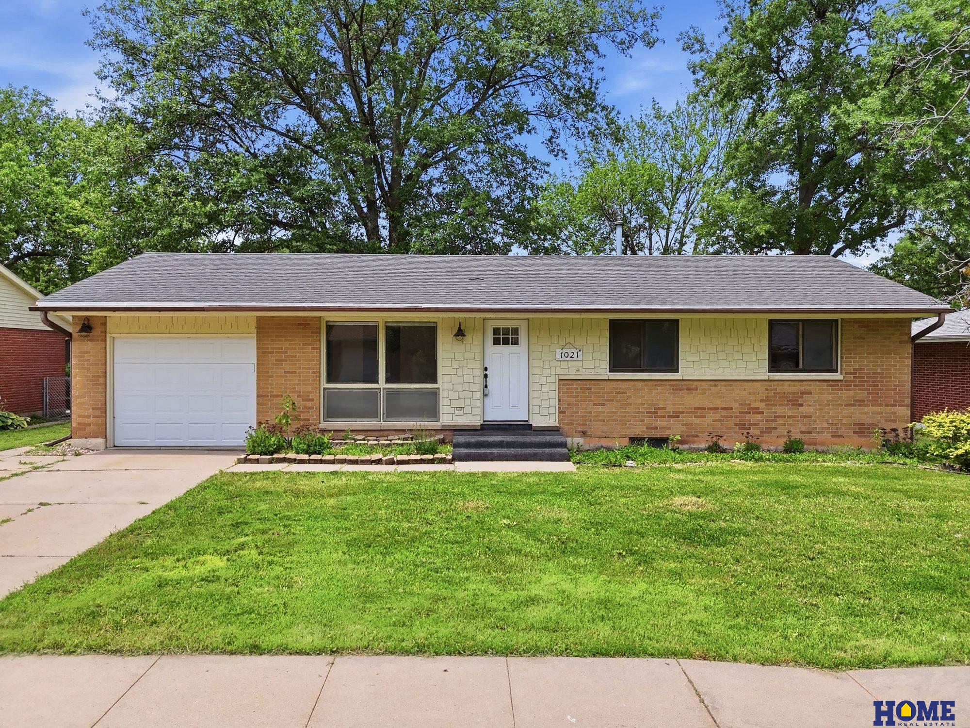 Photo of 1021 Driftwood Drive Lincoln NE 68510