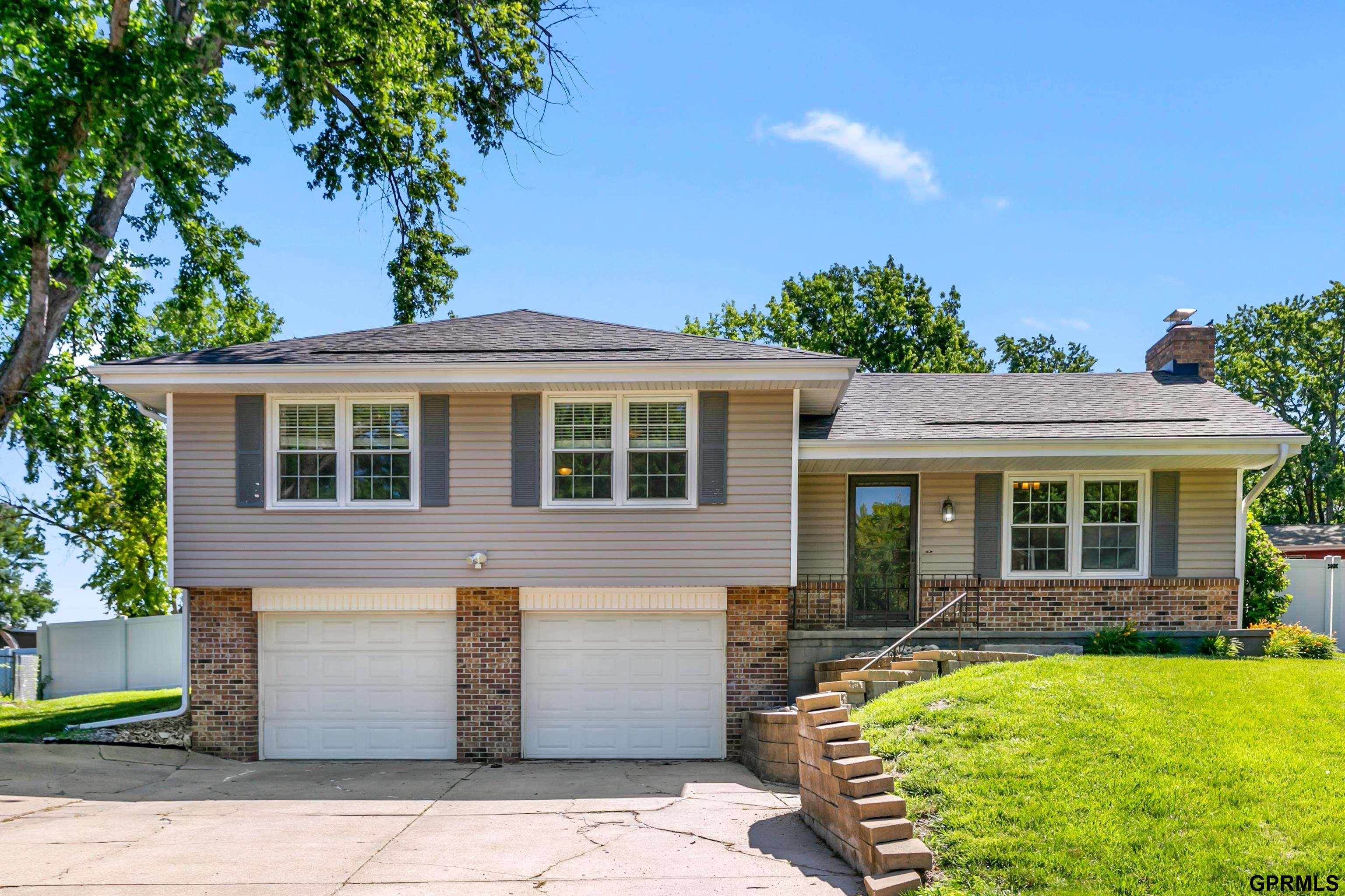 9806 O Circle, Omaha