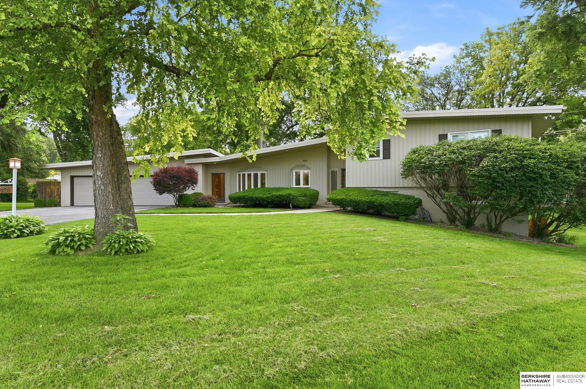 Photo of 8101 Walnut Circle Omaha NE 68124