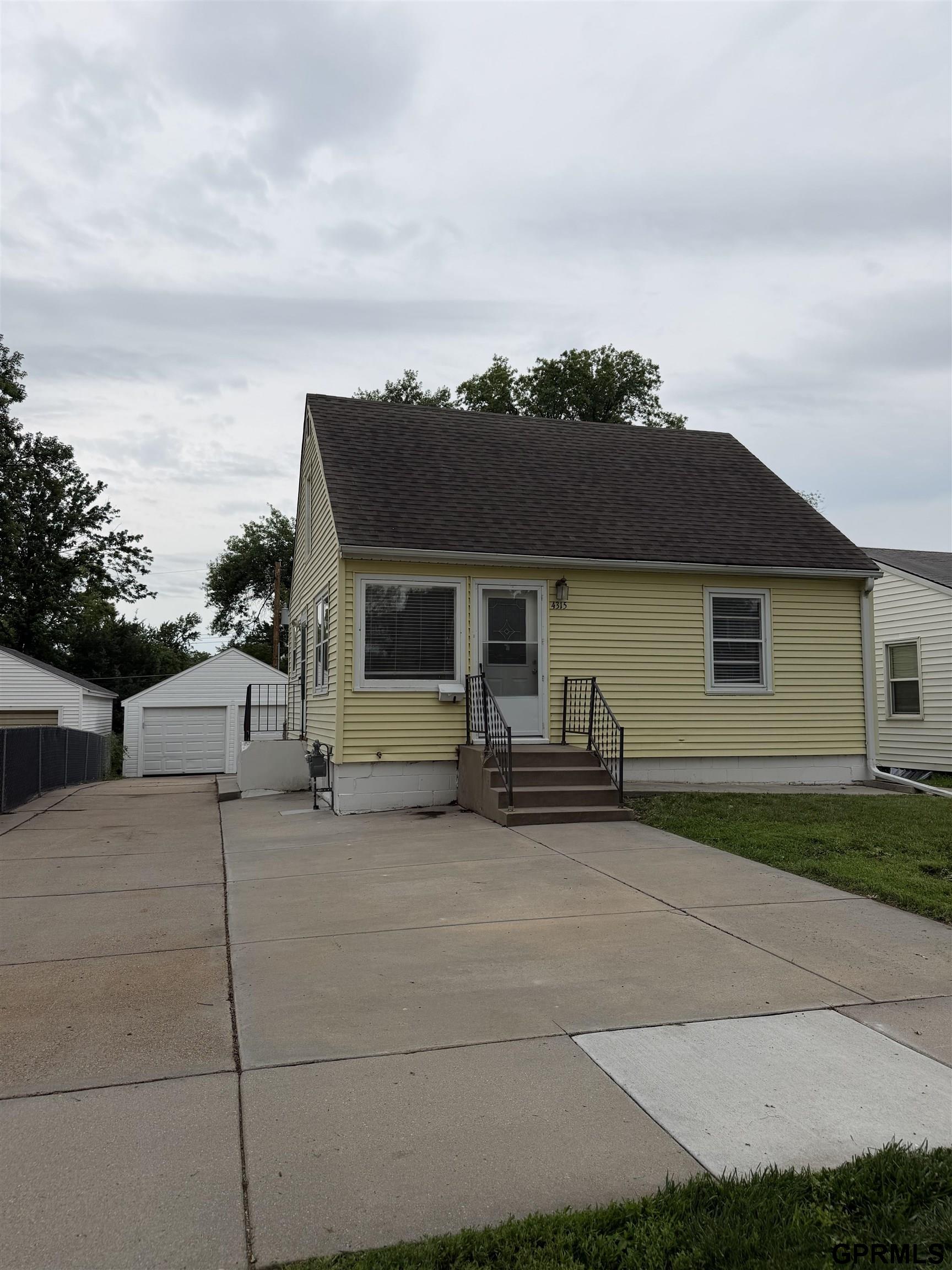 Photo of 4315 F Street Lincoln NE 68510