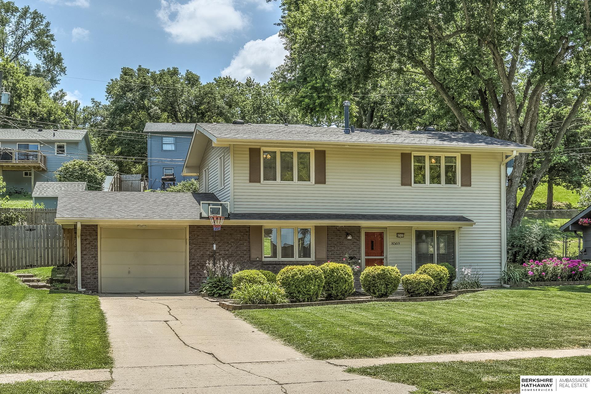 Photo of 8569 Larimore Avenue Omaha NE 68134