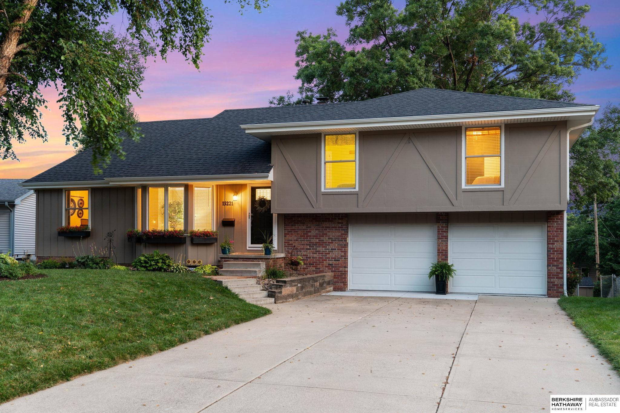 Photo of 13221 Cedar Circle Omaha NE 68144