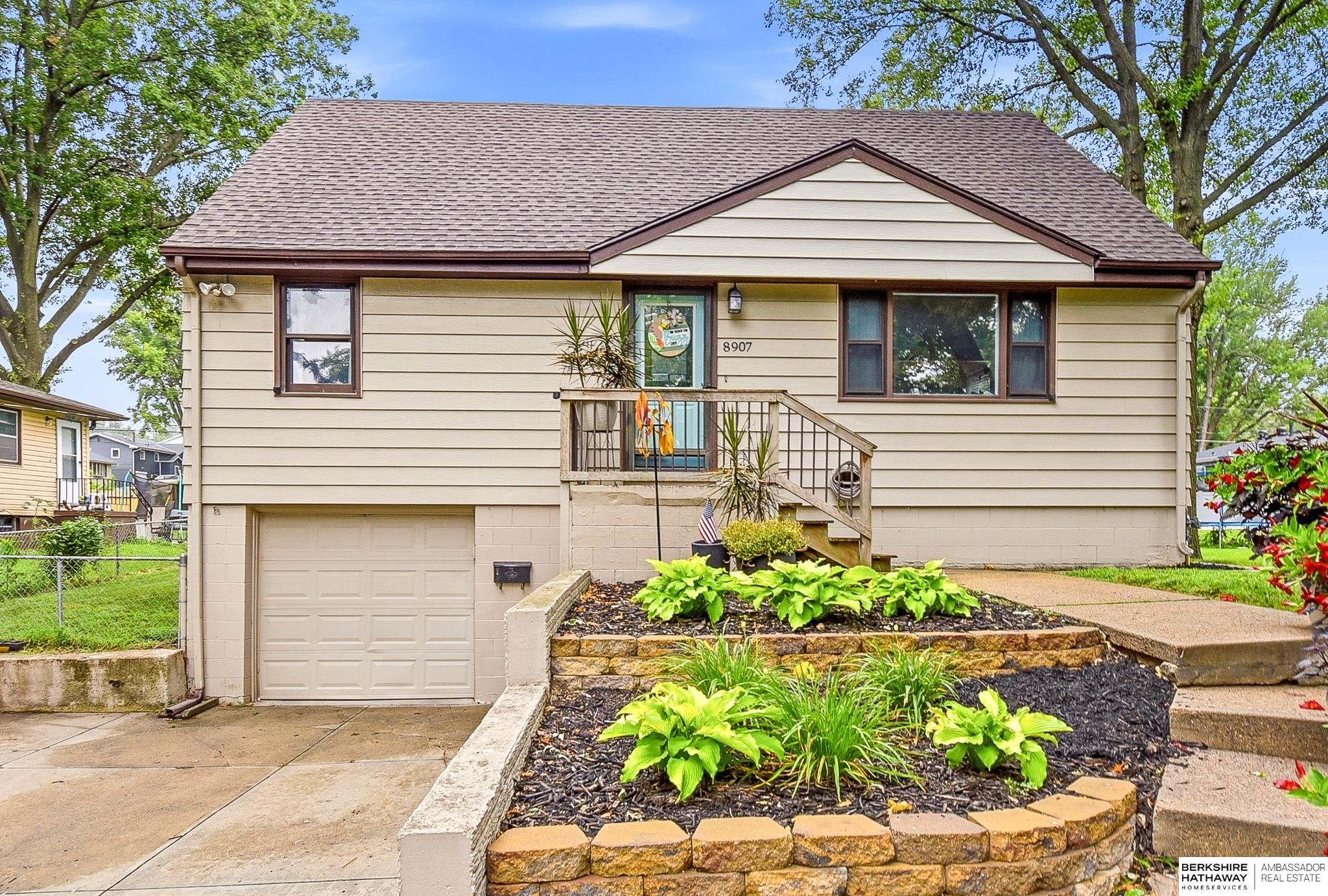 Photo of 8907 Westridge Drive Omaha NE 68124