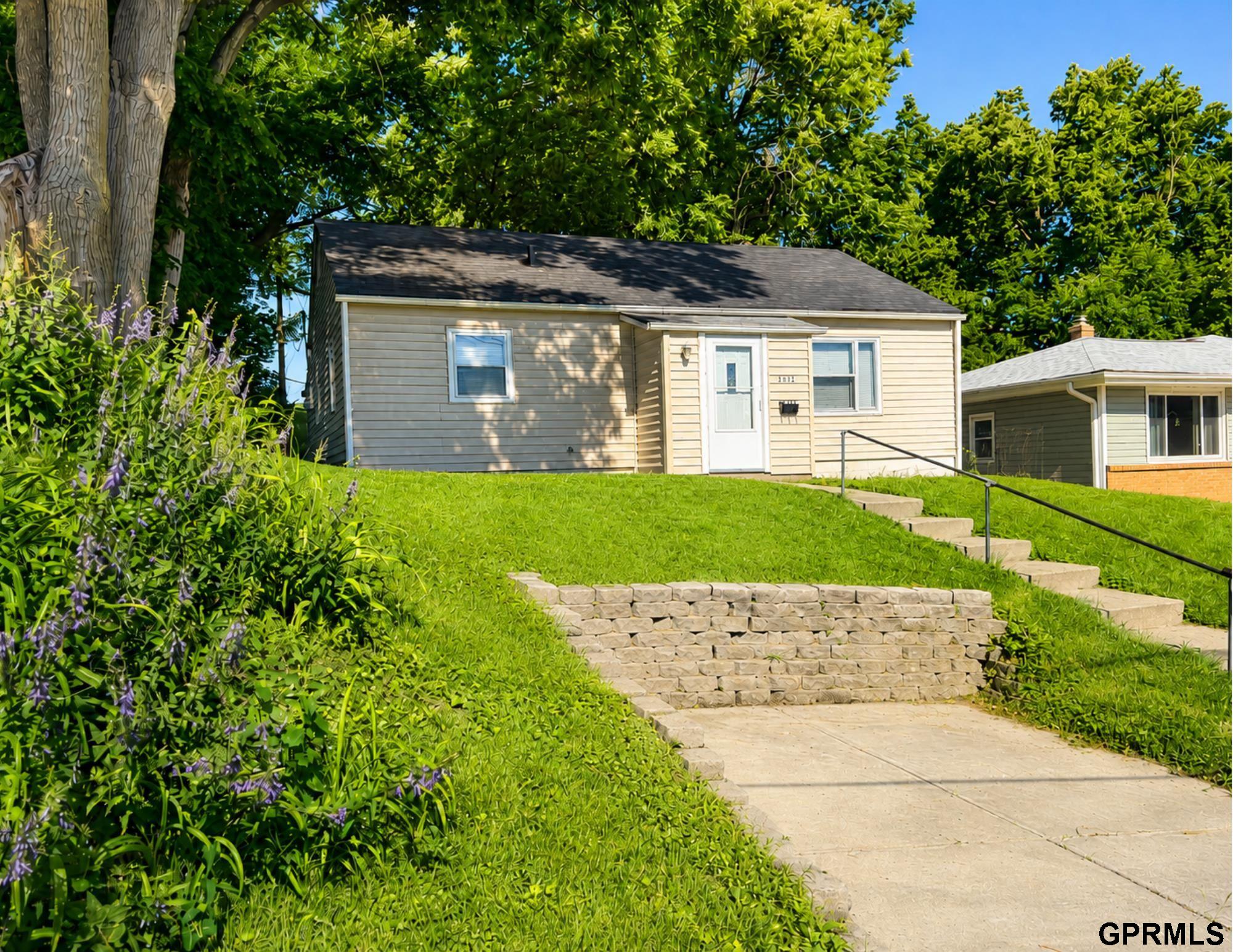 Photo of 2122 S 46 Street Omaha NE 68106