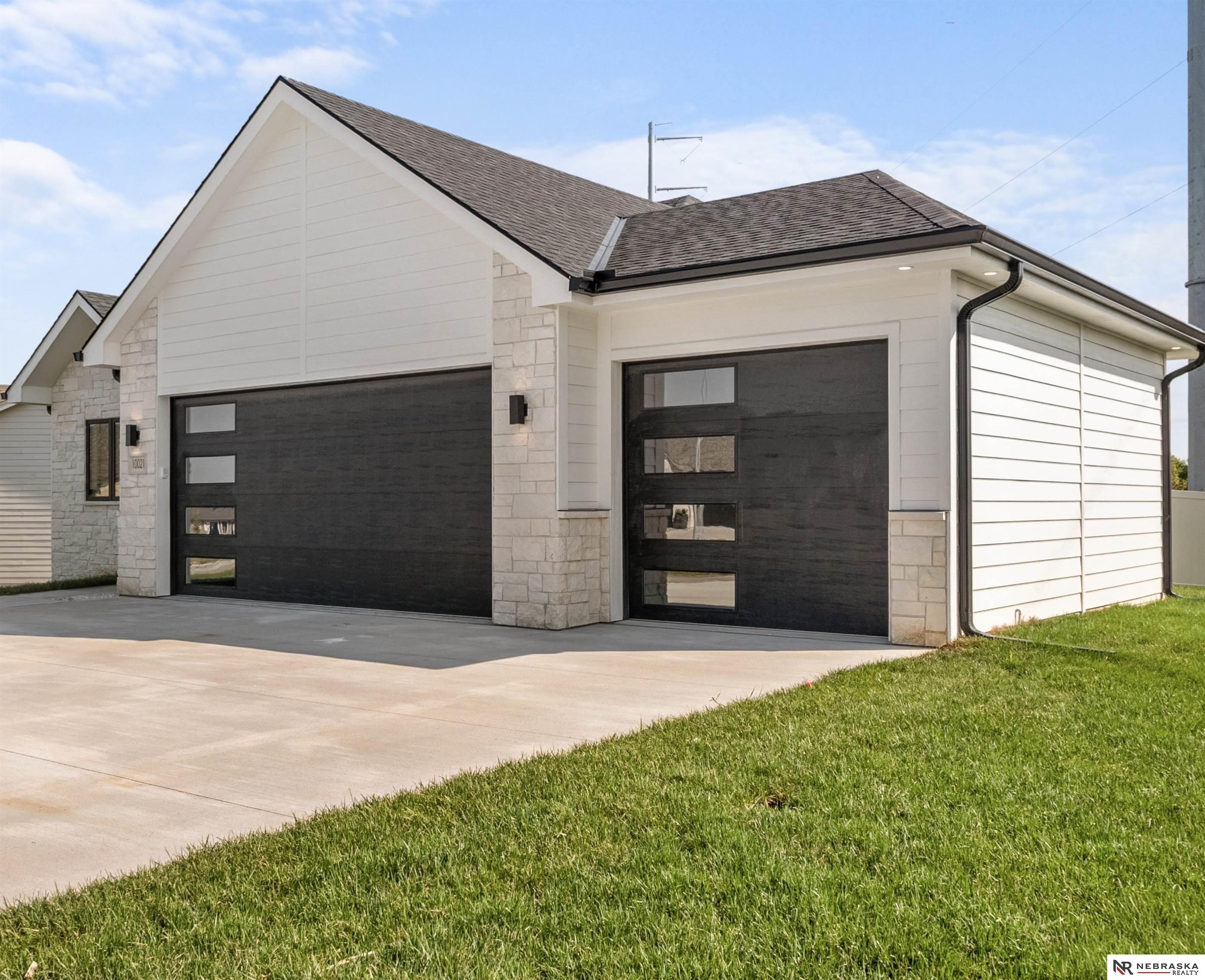 Photo of 10021 S 180th Avenue Circle Omaha NE 68136