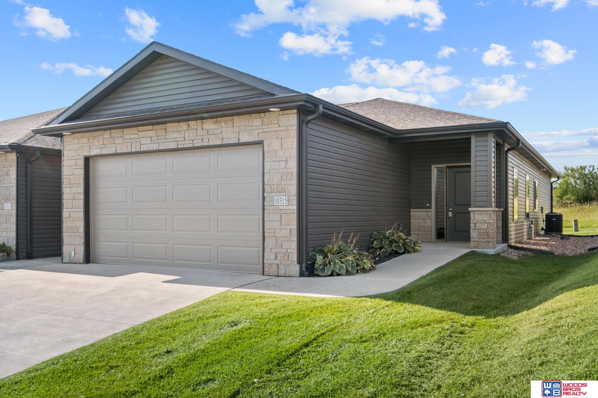 Photo of 10315 Wayborough Lane Lincoln NE 68527