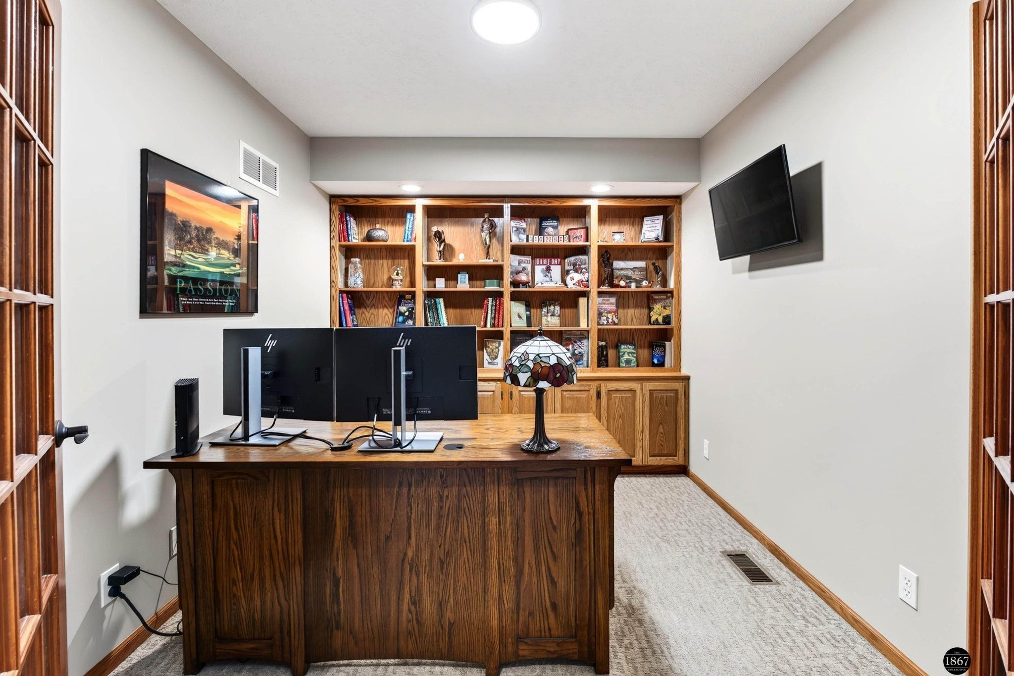 21901 Woodland Hills