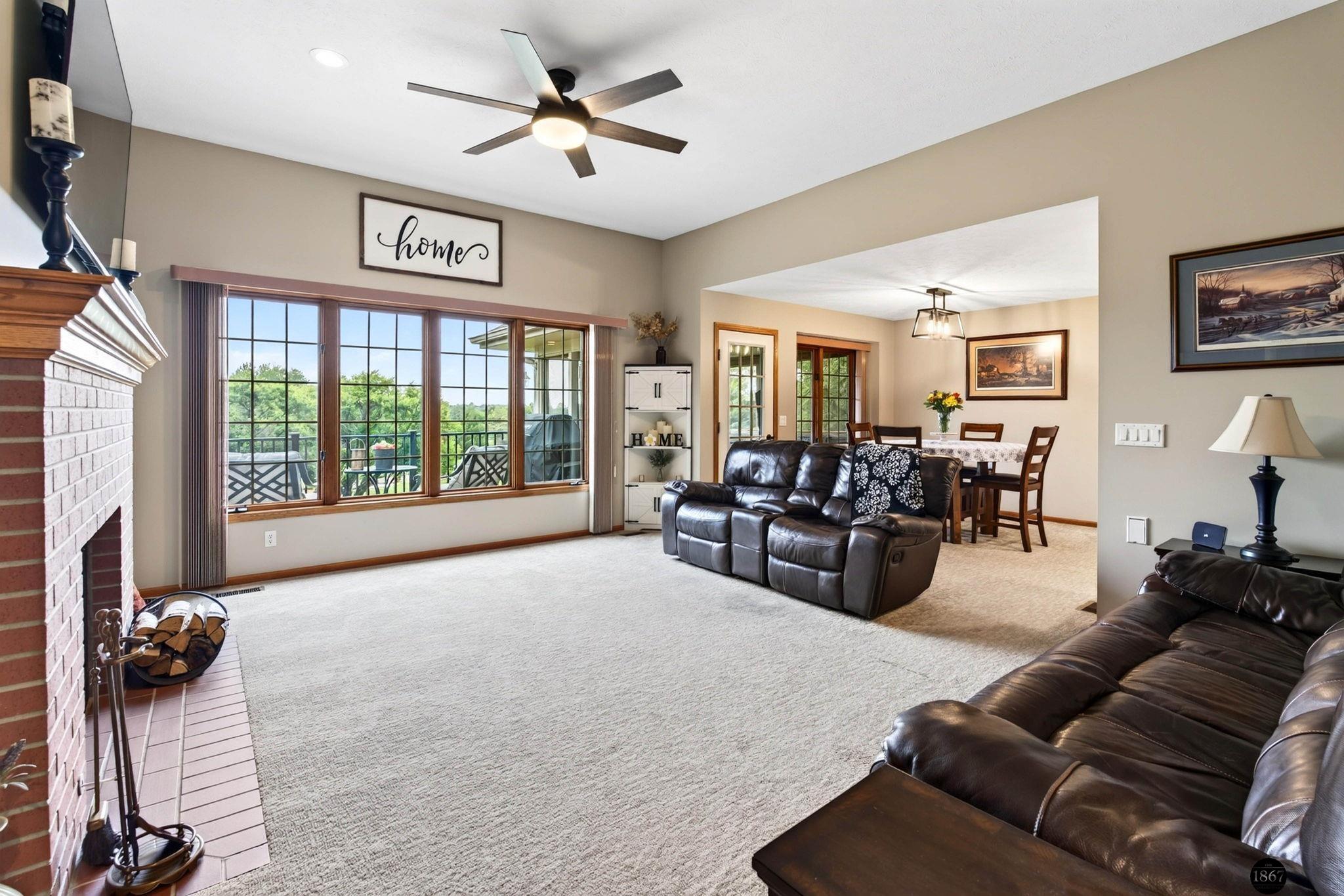 21901 Woodland Hills