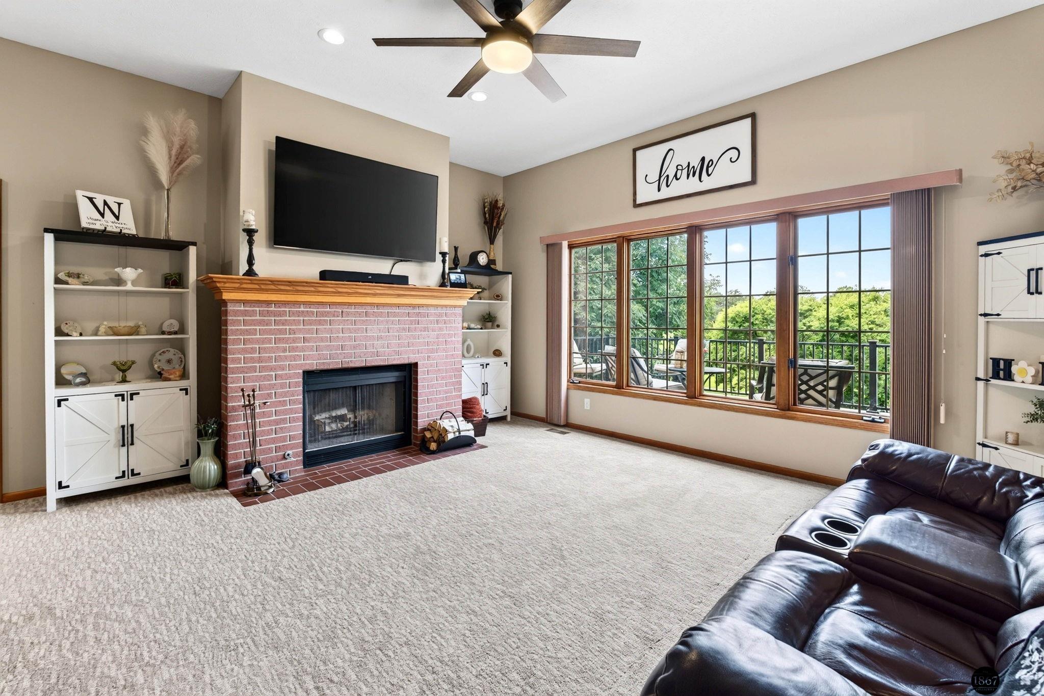 21901 Woodland Hills