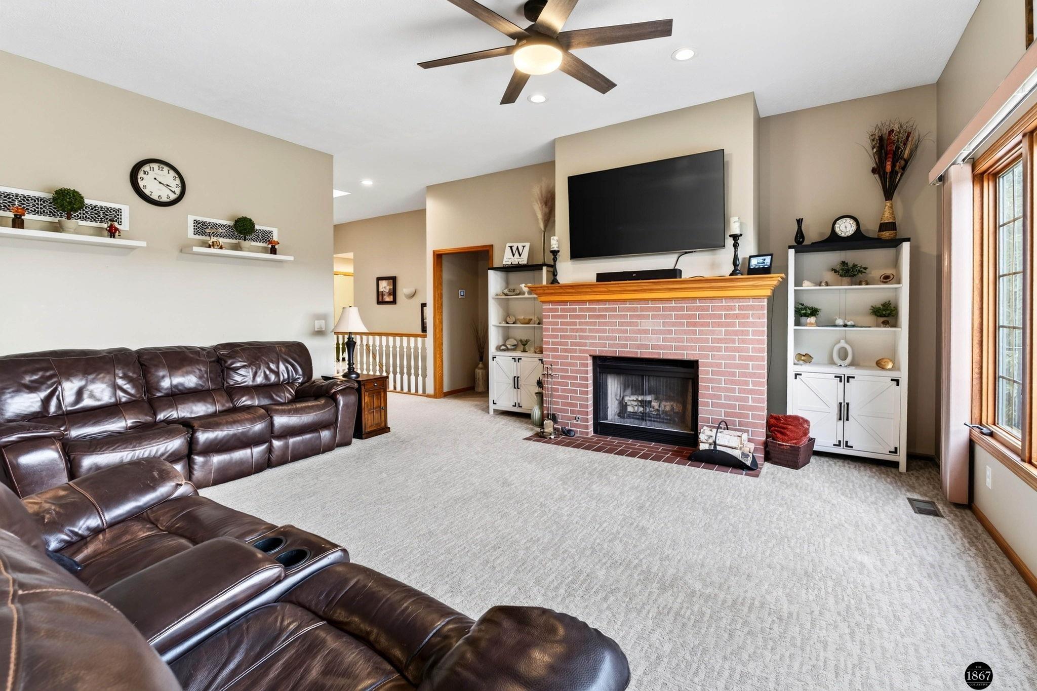 21901 Woodland Hills