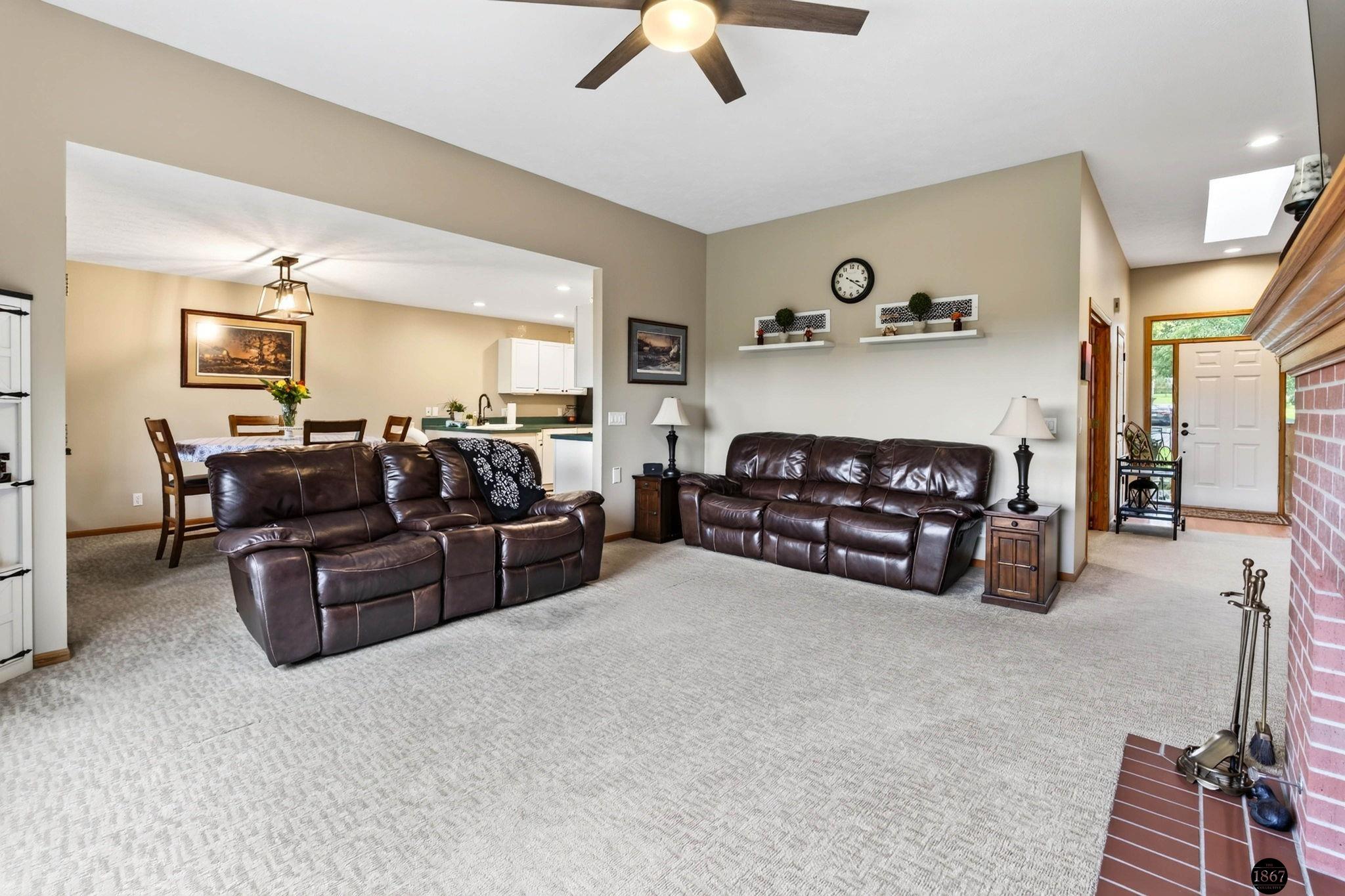 21901 Woodland Hills
