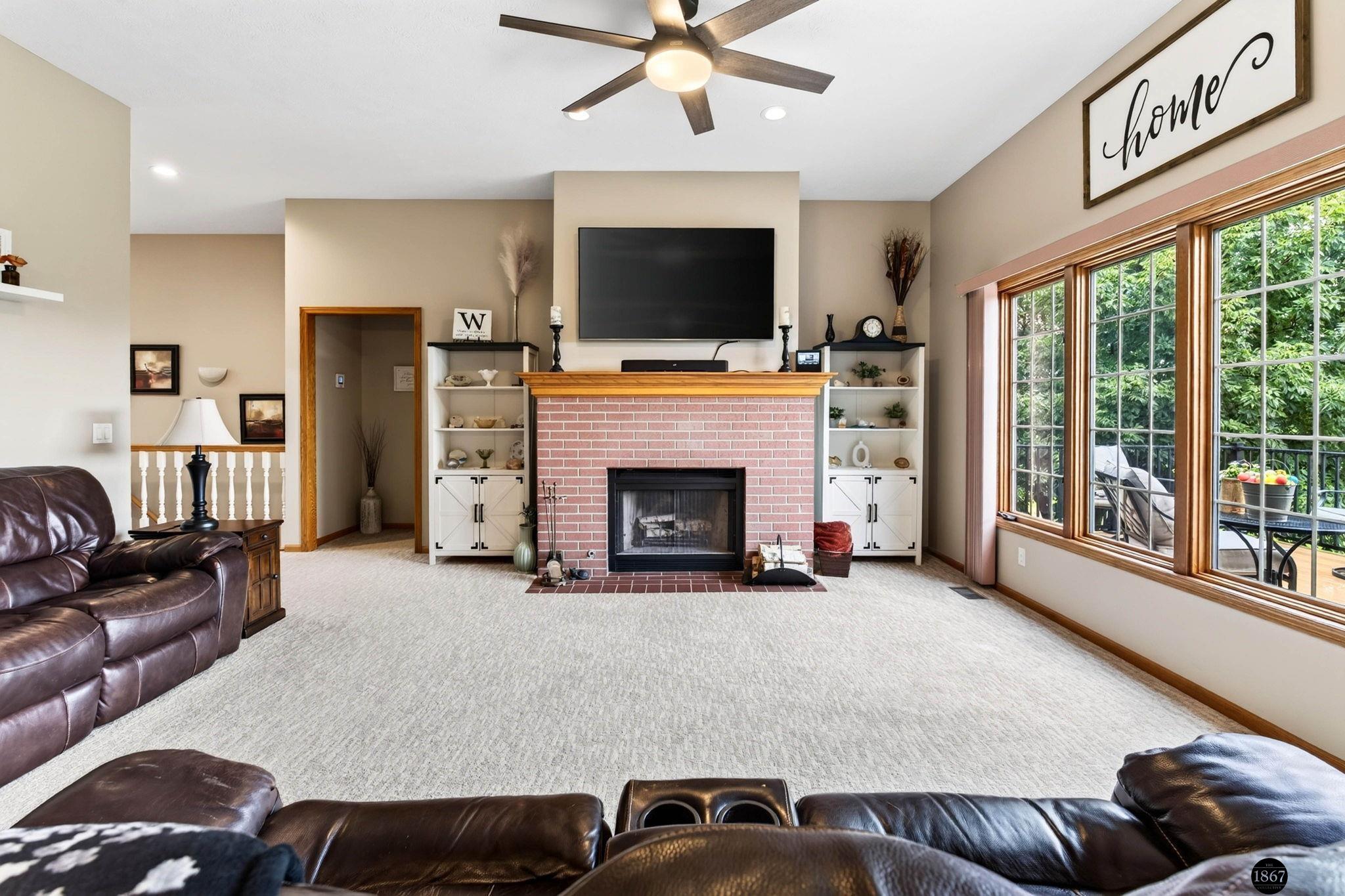 21901 Woodland Hills
