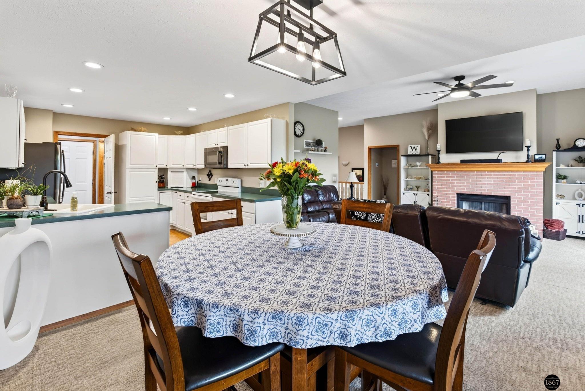 21901 Woodland Hills