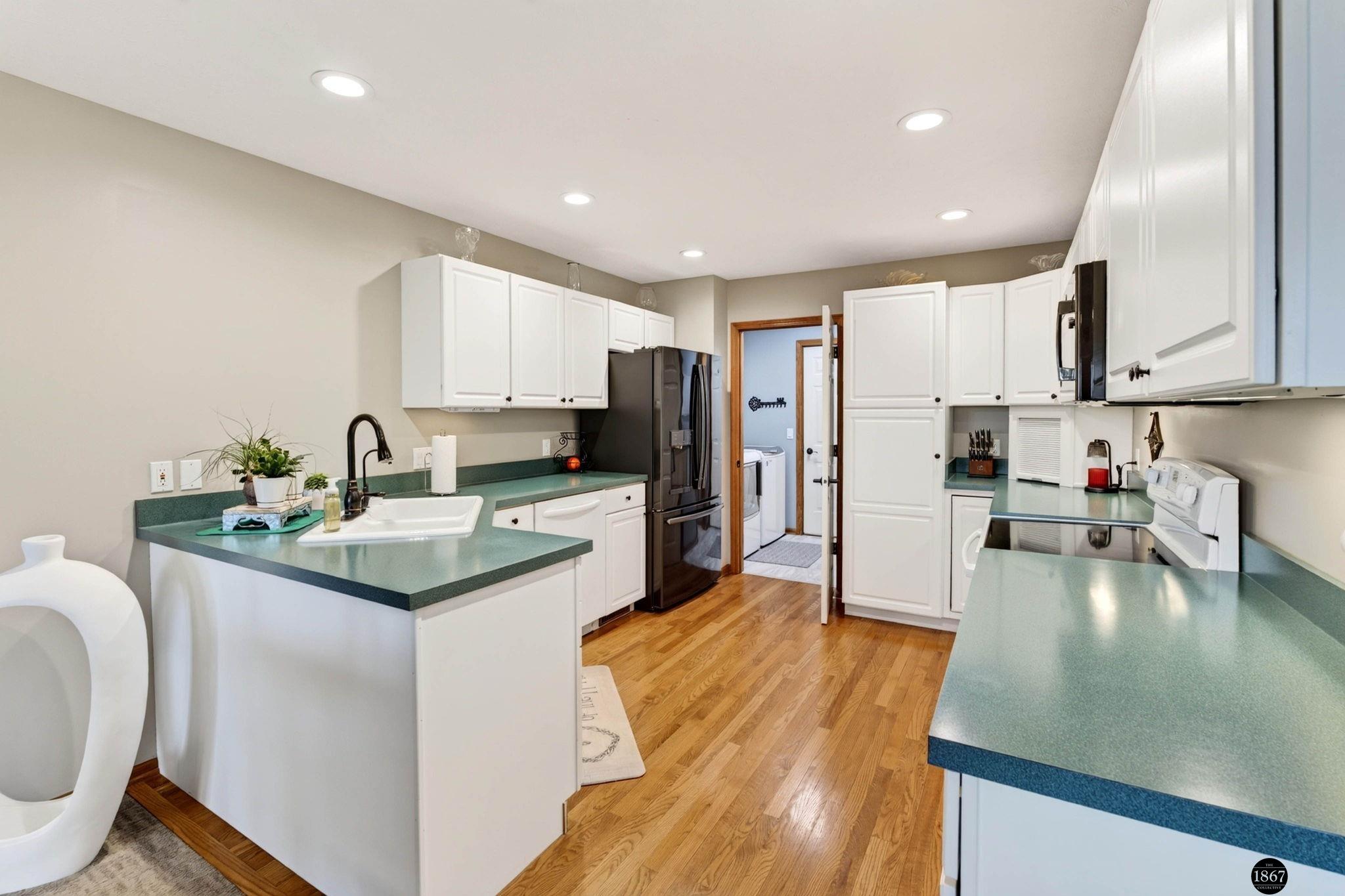 21901 Woodland Hills