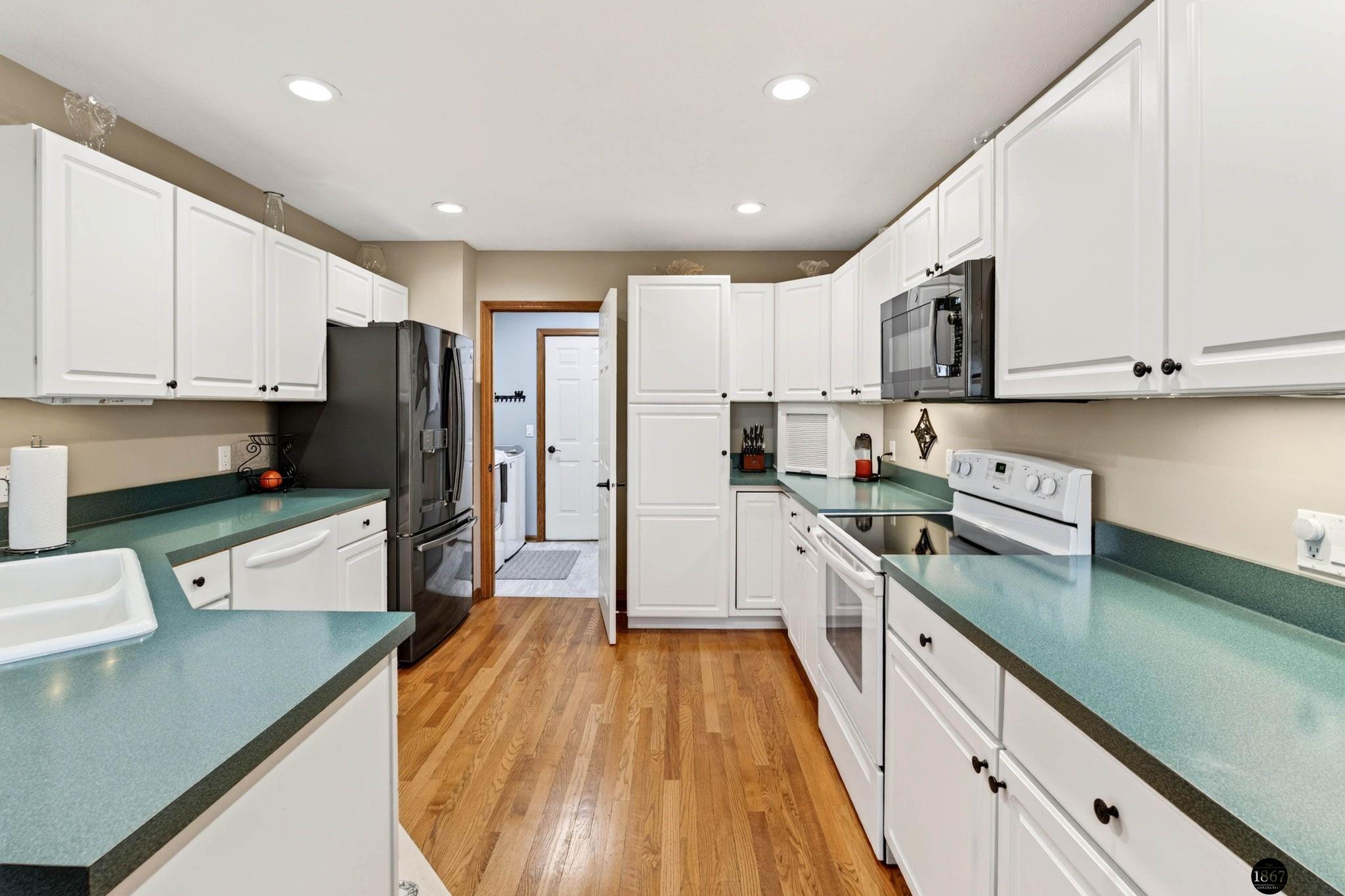 21901 Woodland Hills