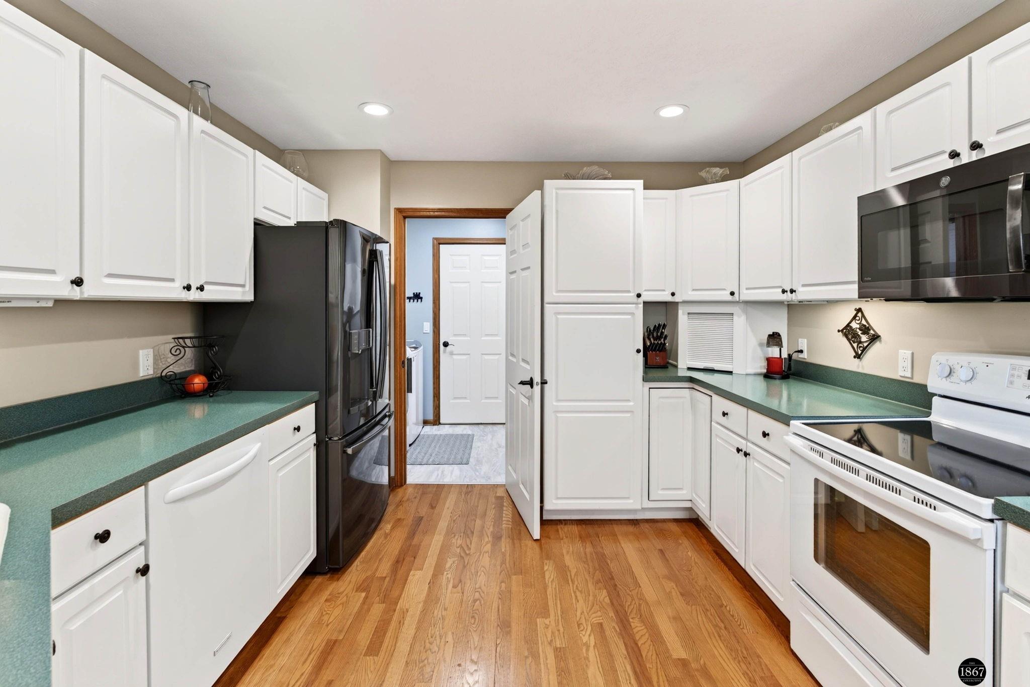 21901 Woodland Hills