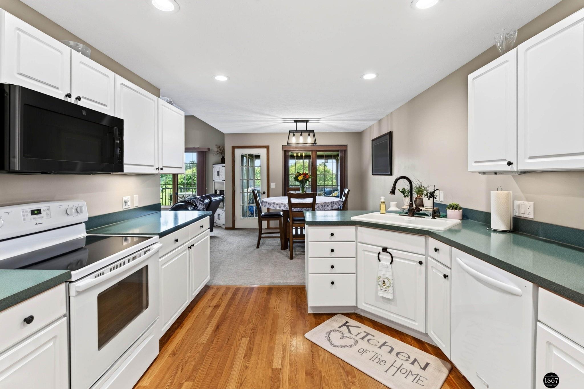 21901 Woodland Hills