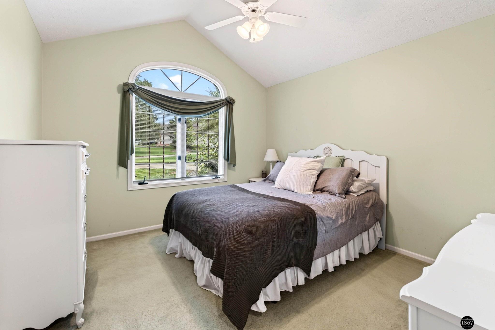 21901 Woodland Hills