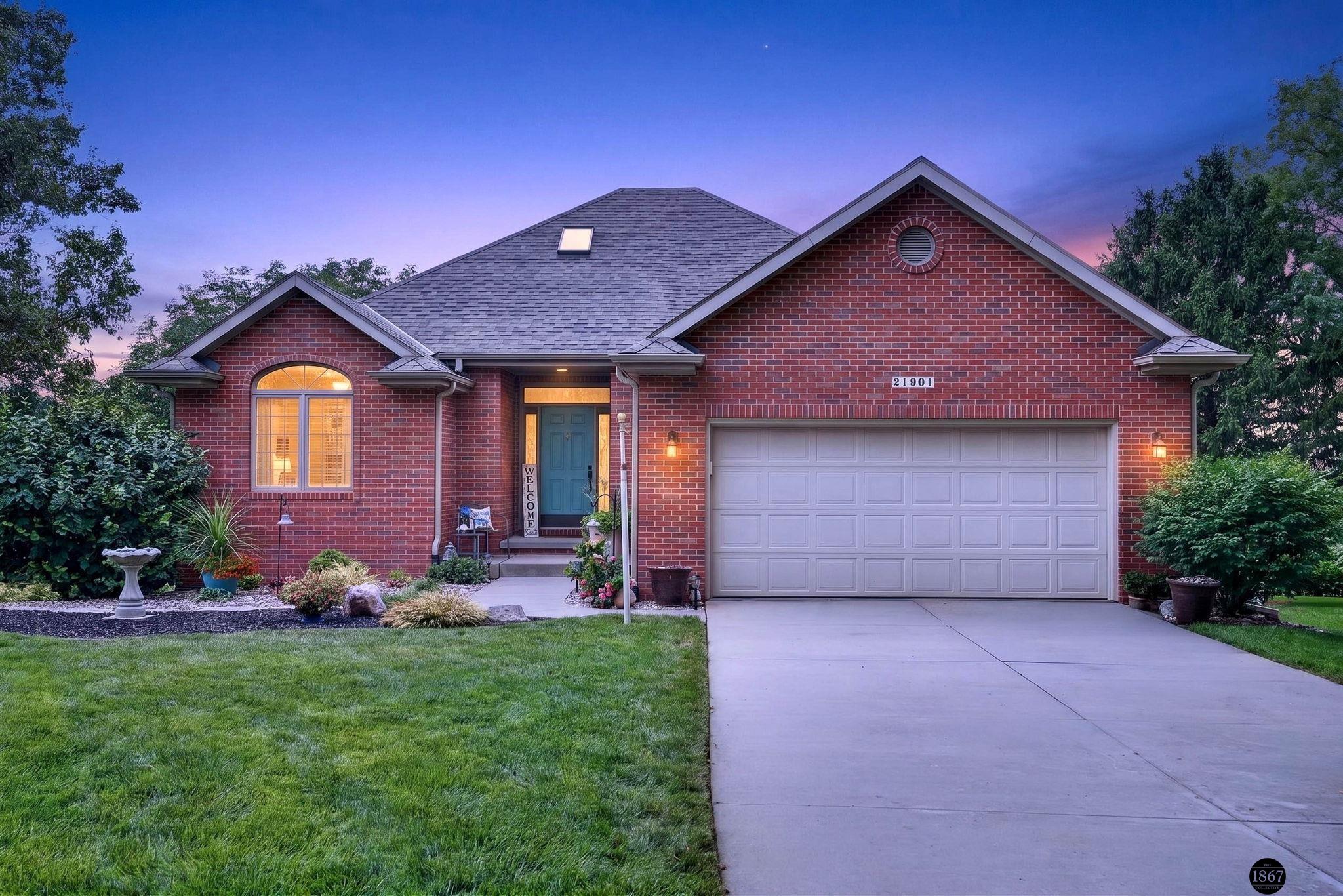 21901 Woodland Hills