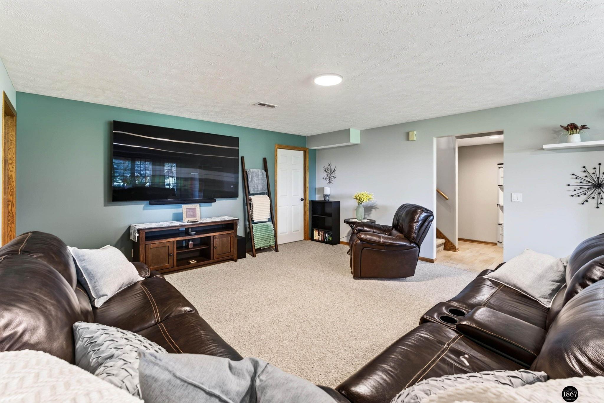 21901 Woodland Hills